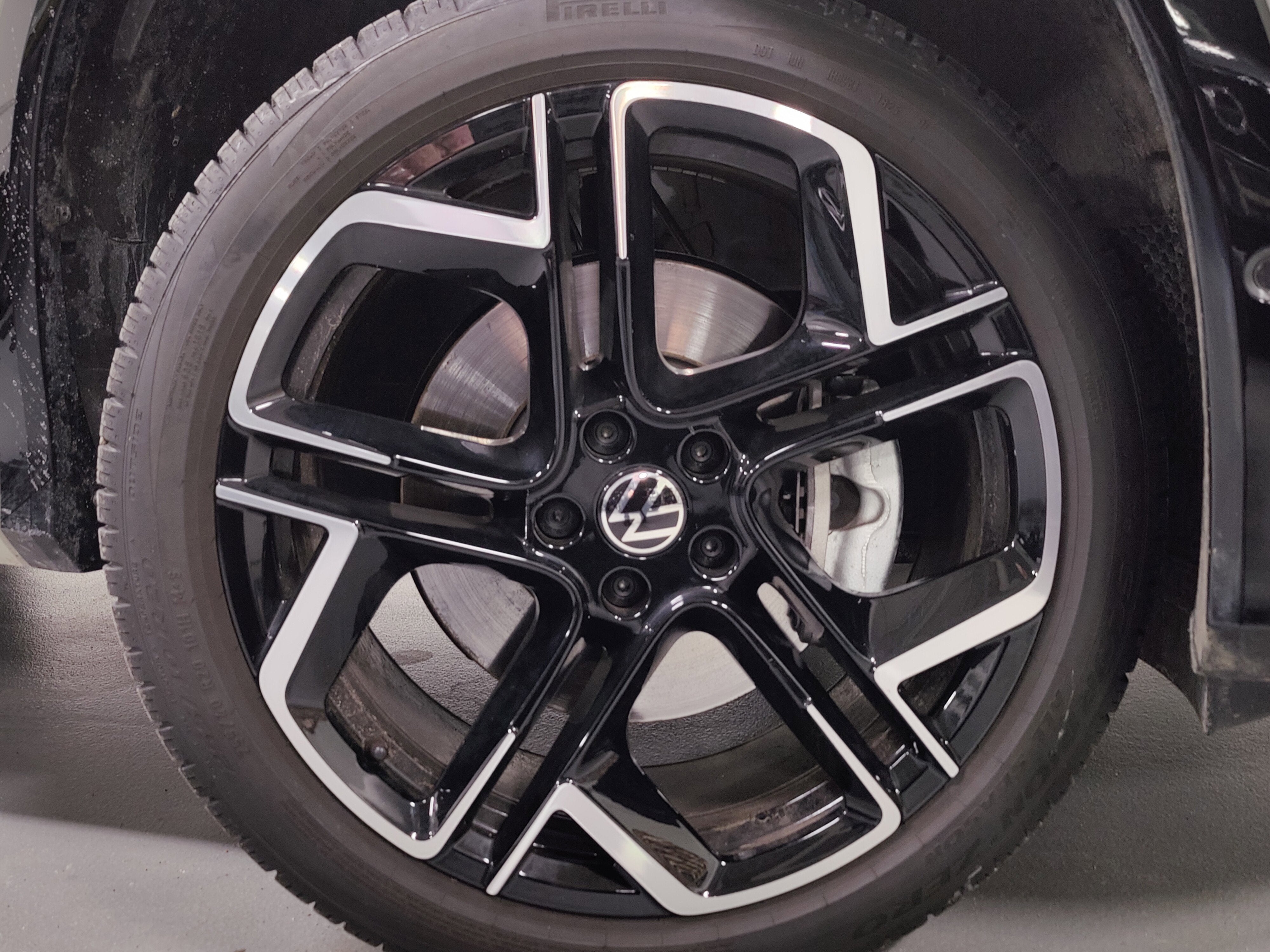 2025 Volkswagen Tiguan SEL R-Line AWD w/Sunroof/Nav