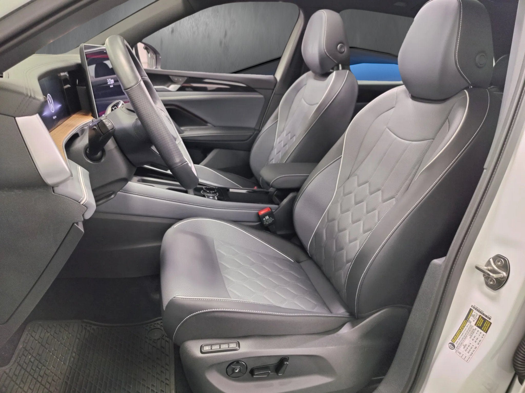 2025 Volkswagen Tiguan SEL R-Line AWD w/Sunroof/Nav