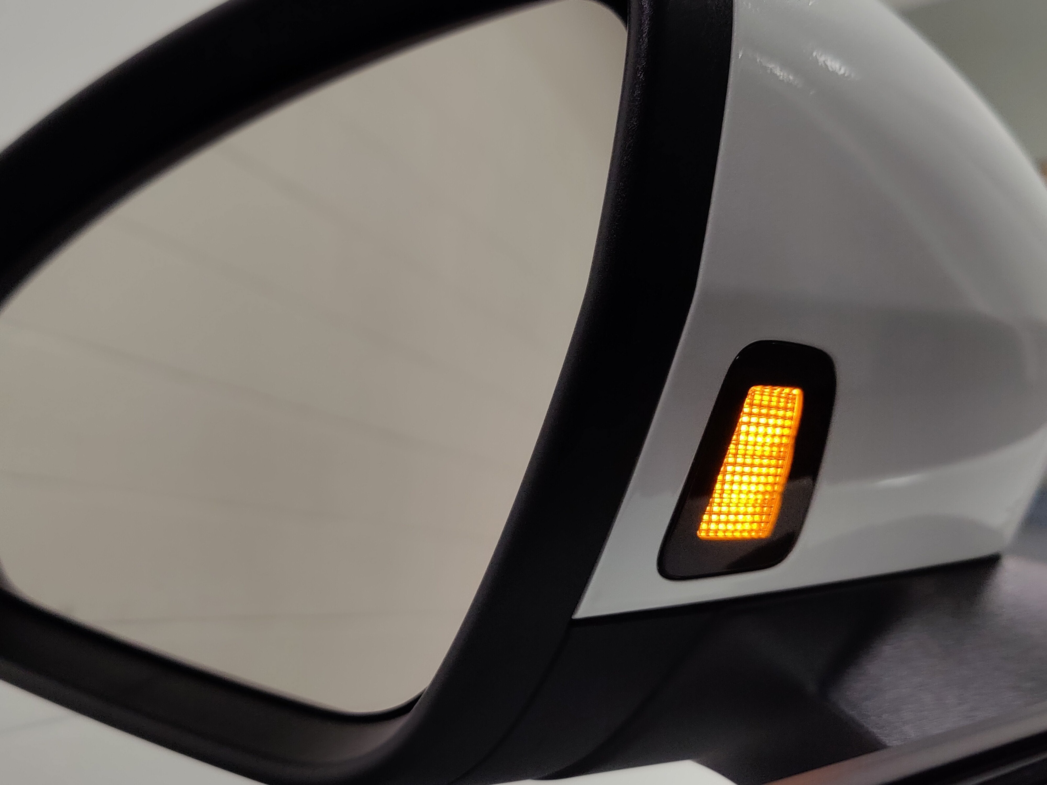 2025 Volkswagen Tiguan SEL R-Line AWD w/Sunroof/Nav