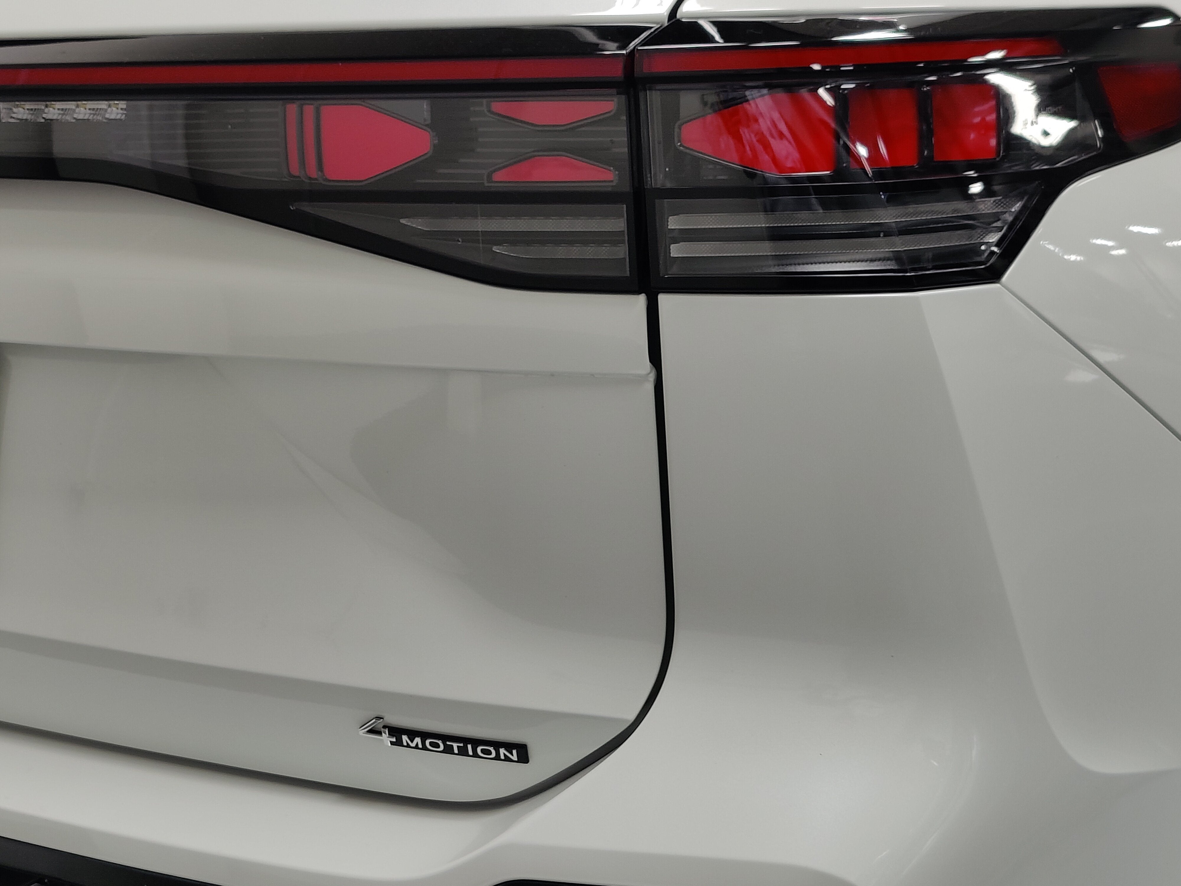 2025 Volkswagen Tiguan SEL R-Line AWD w/Sunroof/Nav