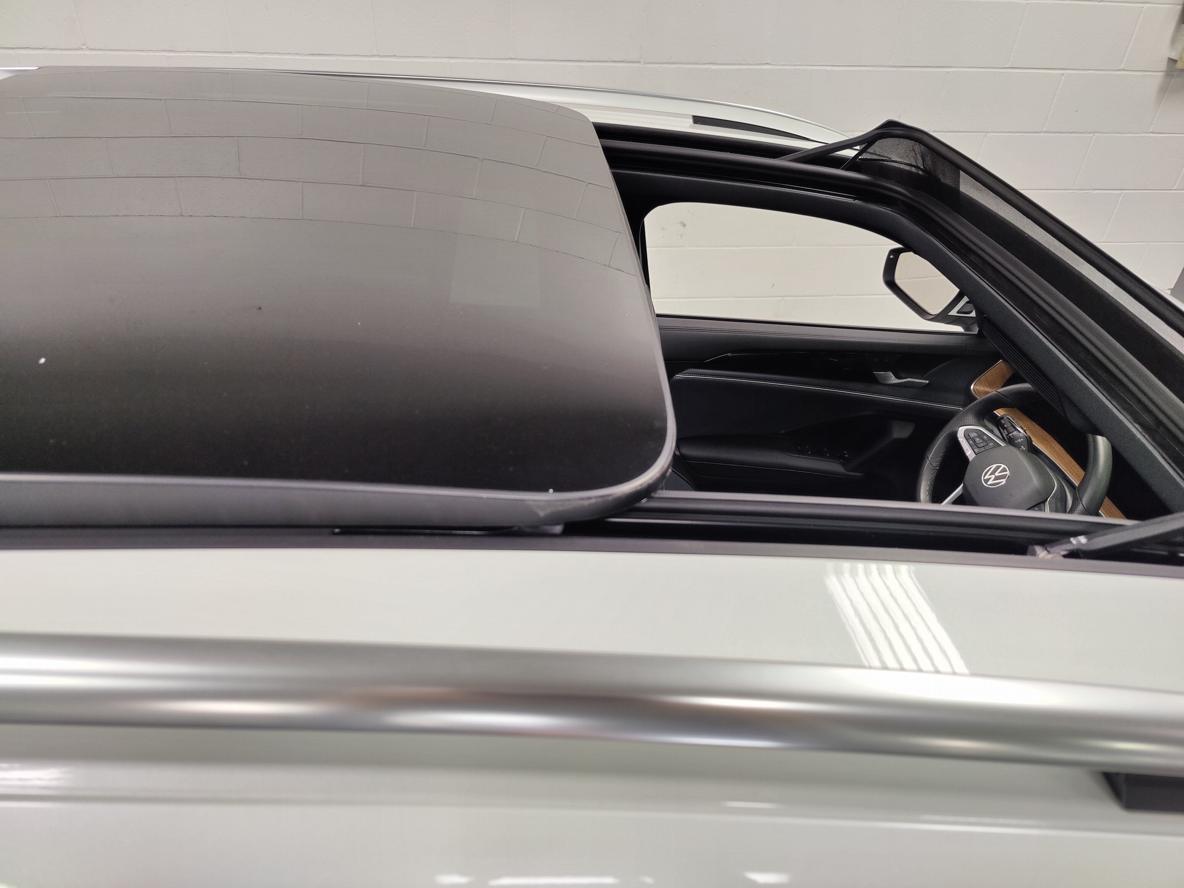 2025 Volkswagen Tiguan SEL R-Line AWD w/Sunroof/Nav