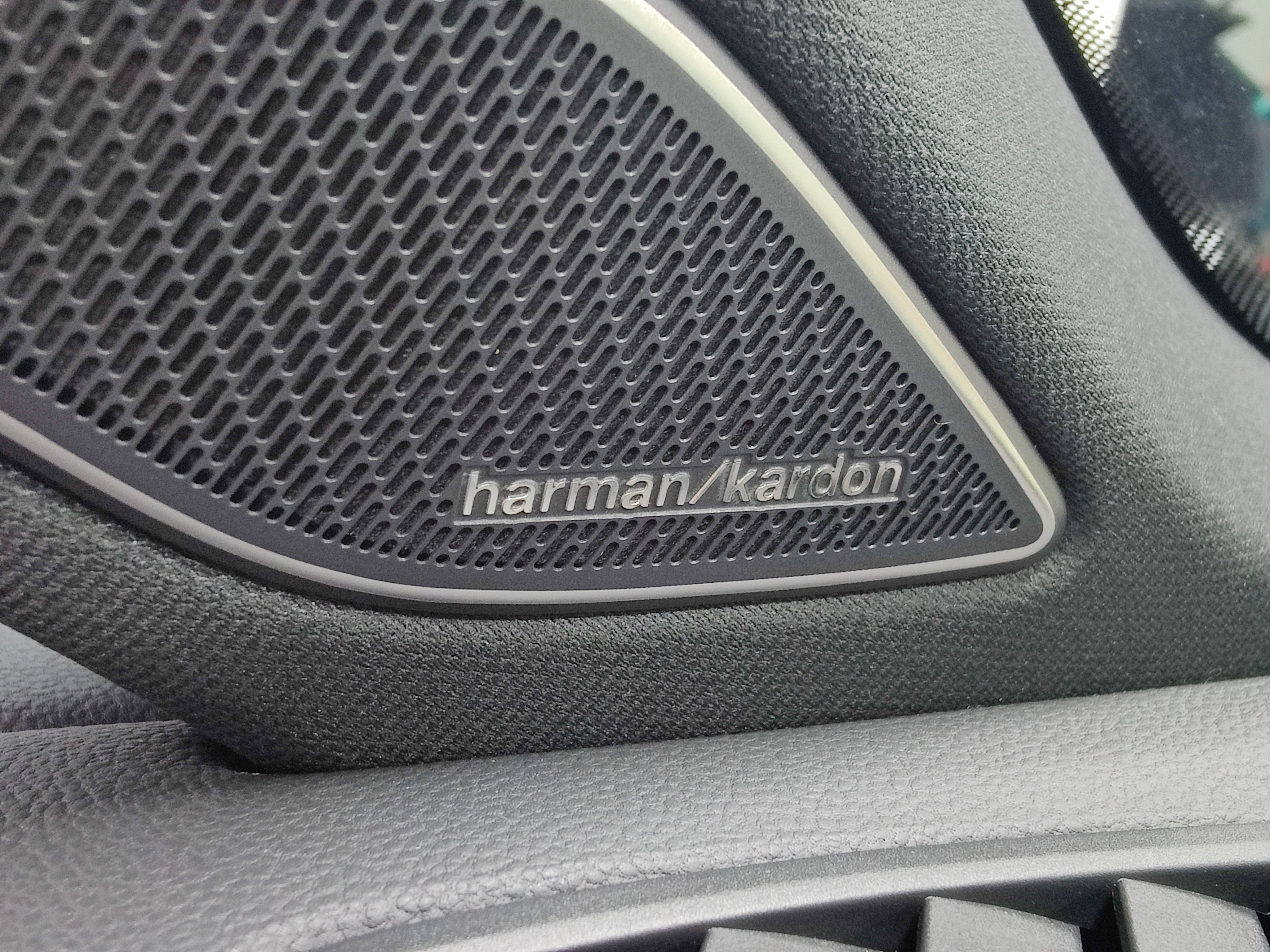 2025 Volkswagen Tiguan SEL R-Line AWD w/Sunroof/Nav