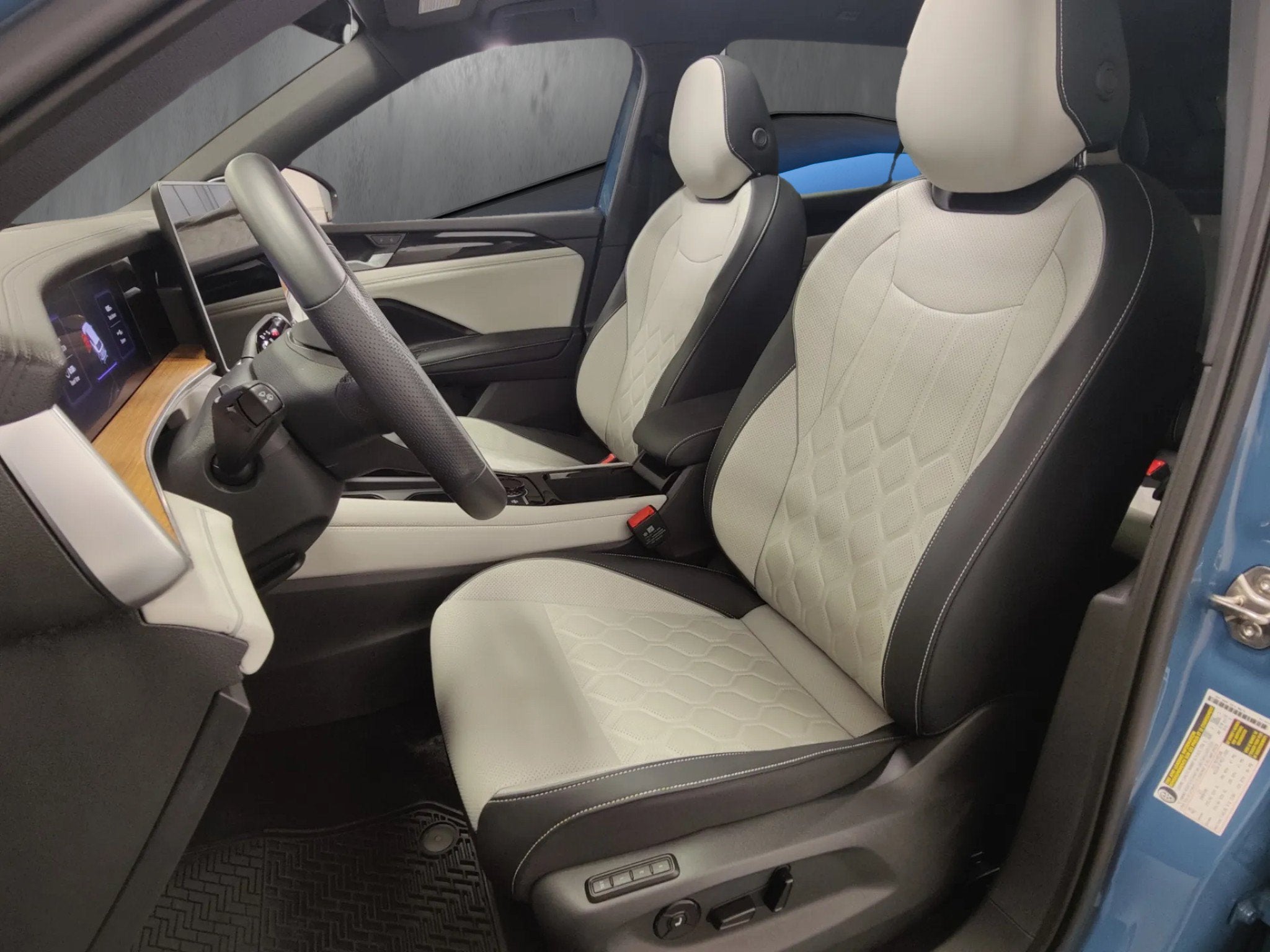 2025 Volkswagen Tiguan SEL AWD R-Line w/Sunroof & Nav