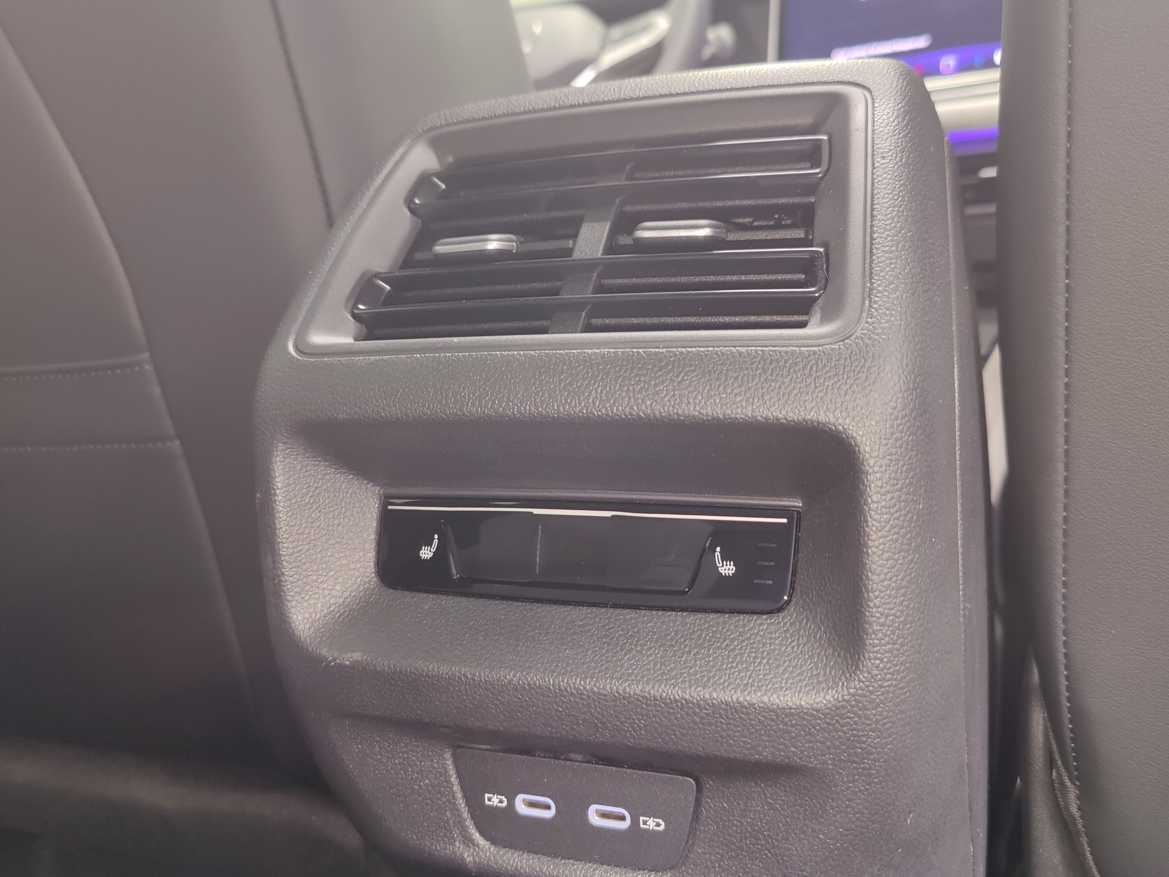 2025 Volkswagen Tiguan SEL AWD R-Line w/Sunroof & Nav