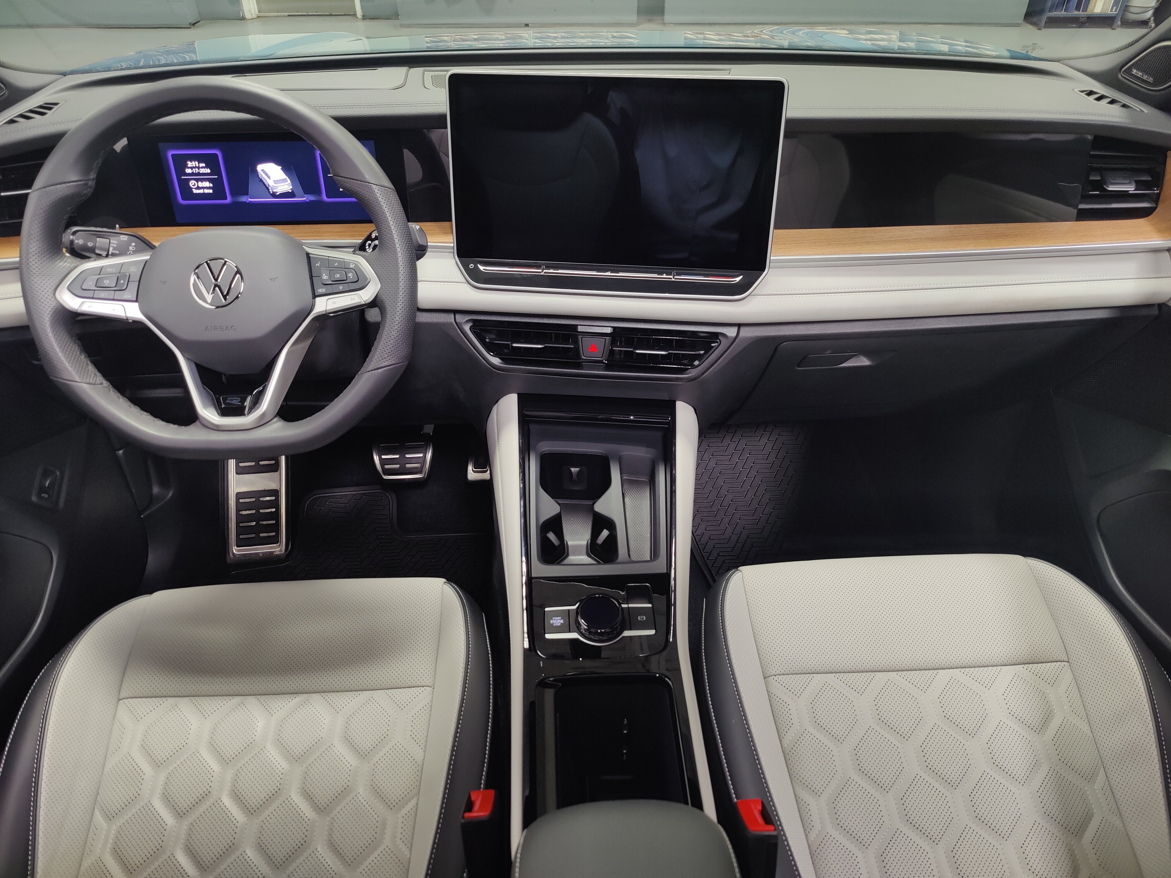 2025 Volkswagen Tiguan SEL AWD R-Line w/Sunroof & Nav