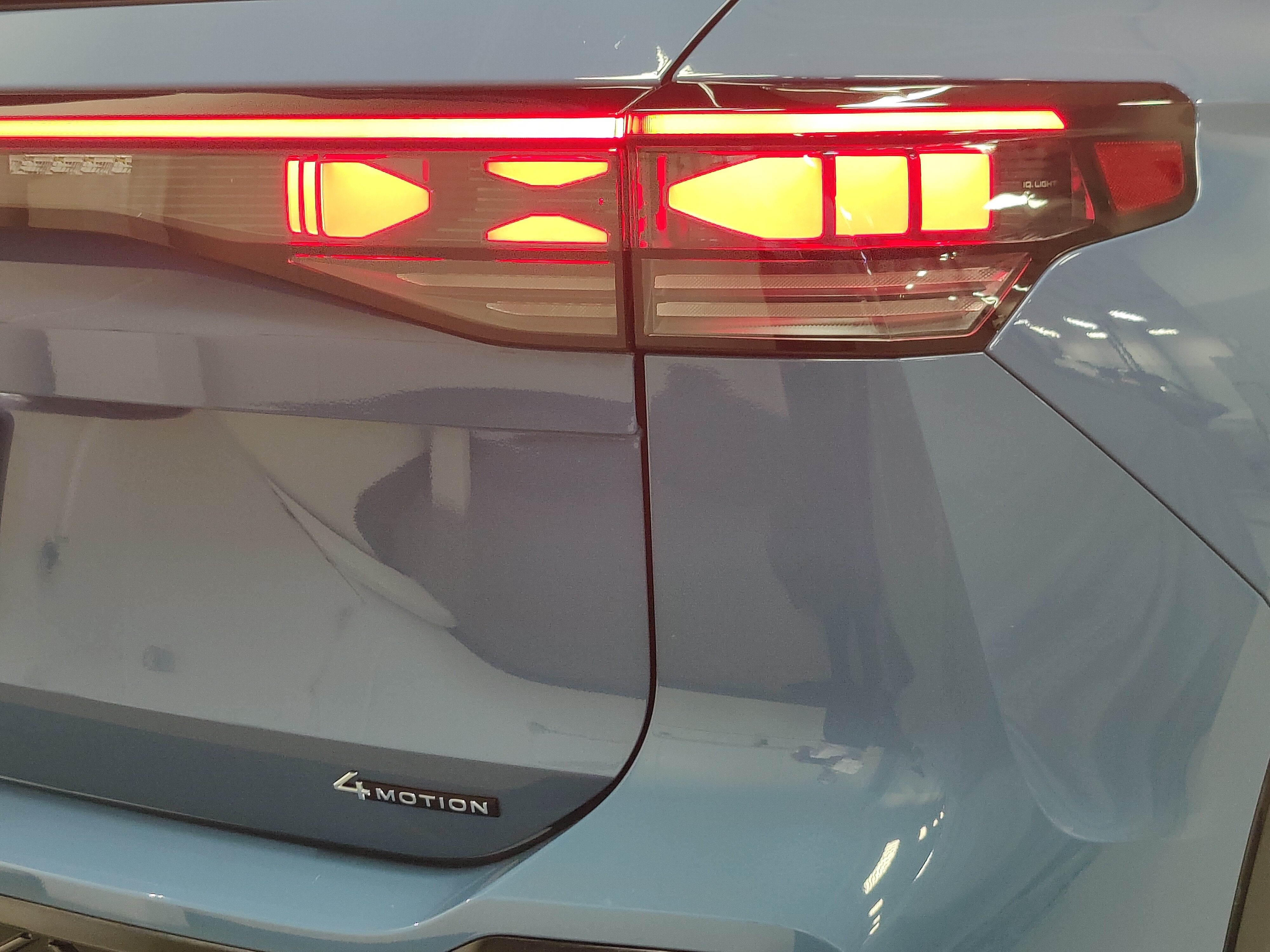 2025 Volkswagen Tiguan SEL AWD R-Line w/Sunroof & Nav