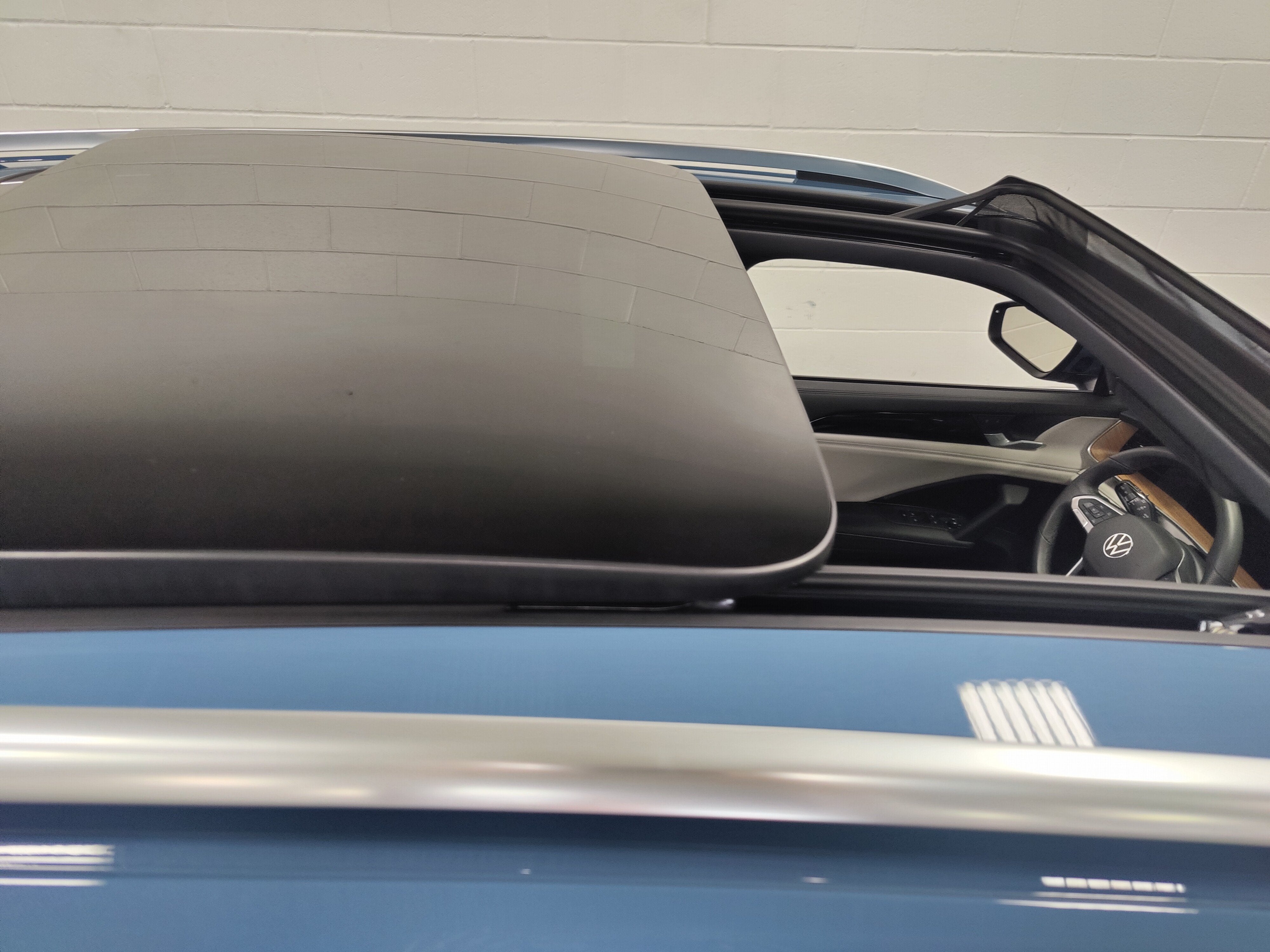 2025 Volkswagen Tiguan SEL AWD R-Line w/Sunroof & Nav