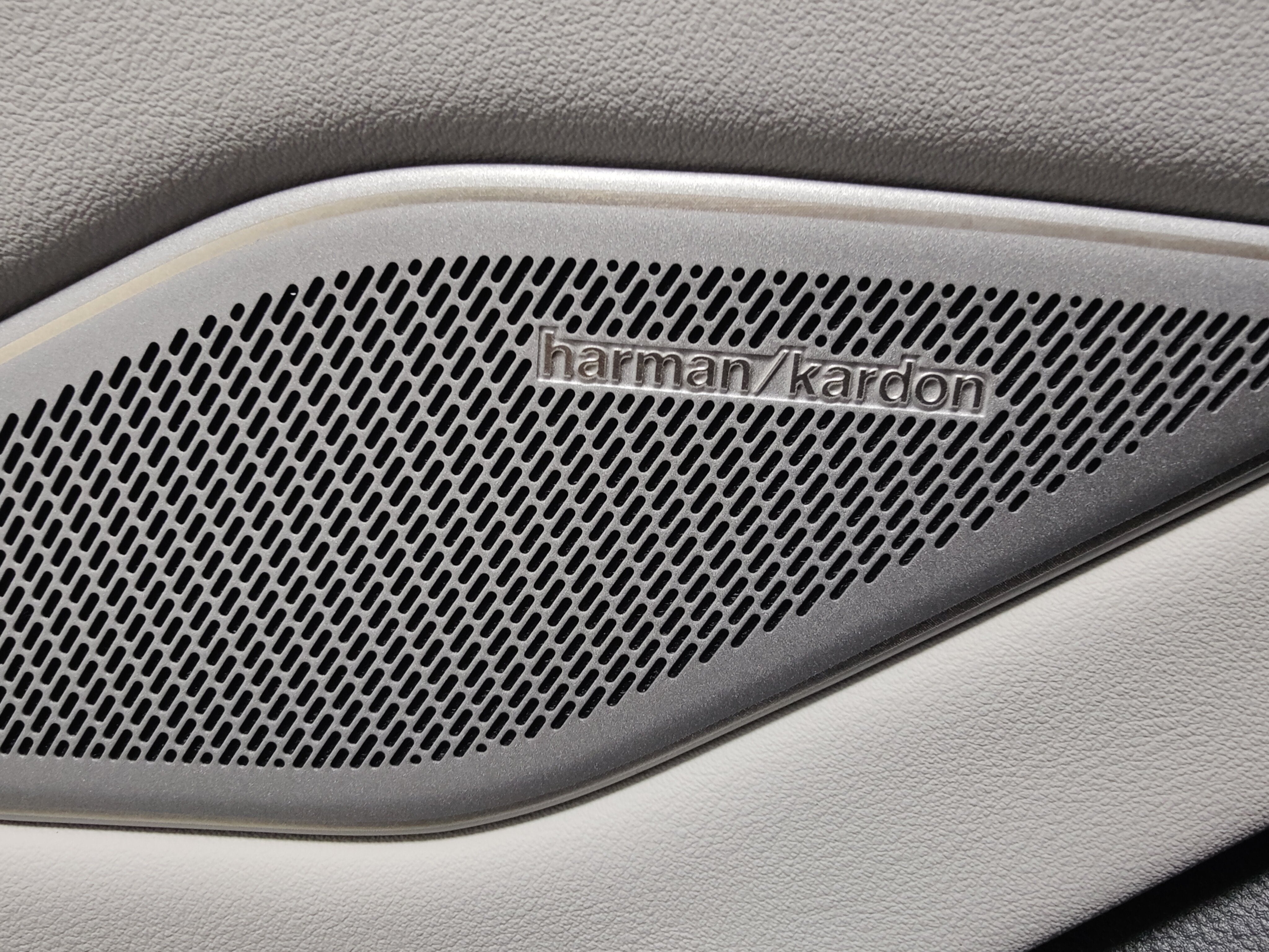 2025 Volkswagen Tiguan SEL AWD R-Line w/Sunroof & Nav