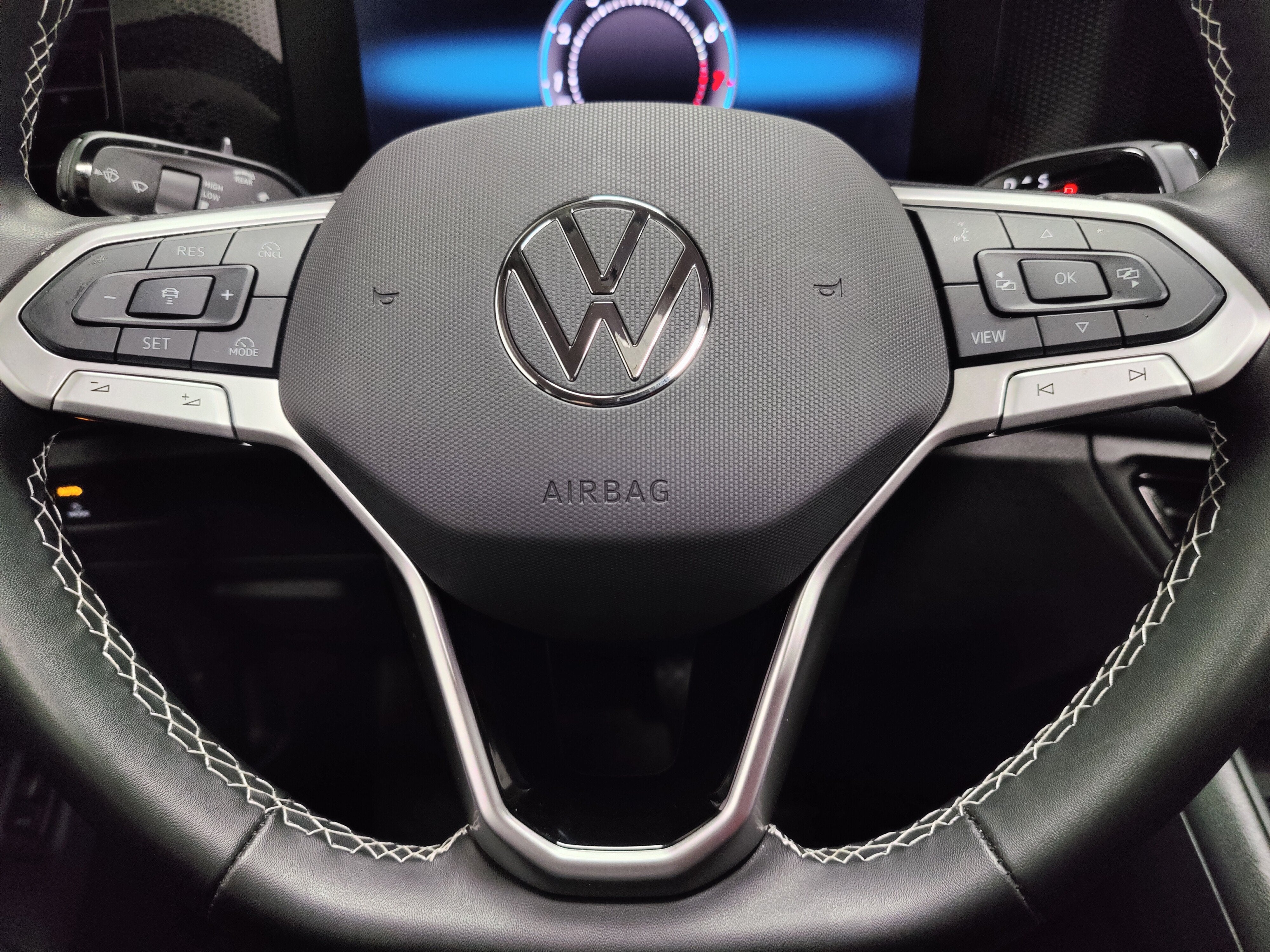 2025 Volkswagen Tiguan SE AWD w/Sunroof