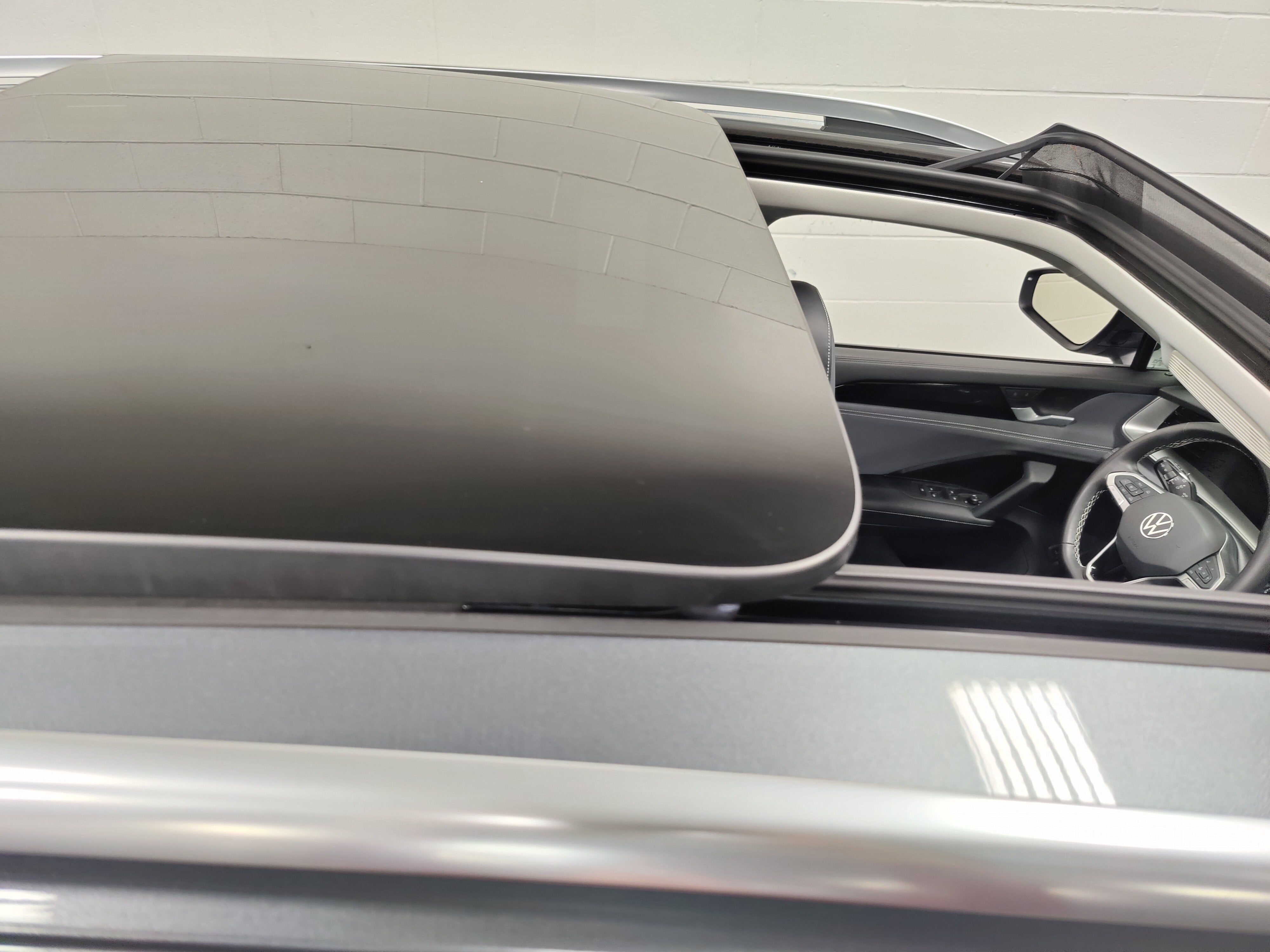 2025 Volkswagen Tiguan SE AWD w/Sunroof