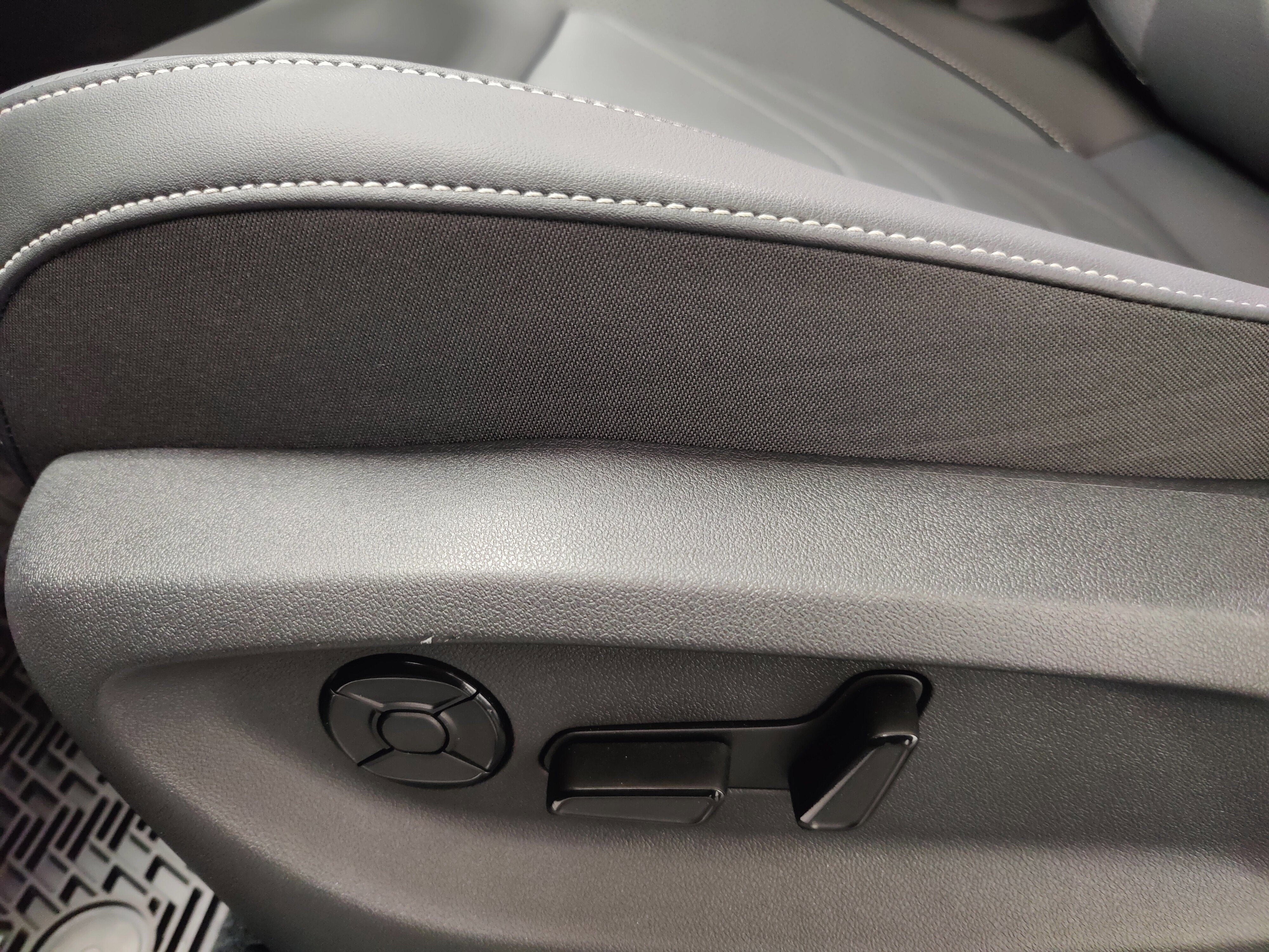 2025 Volkswagen Tiguan SE AWD w/ Sunroof