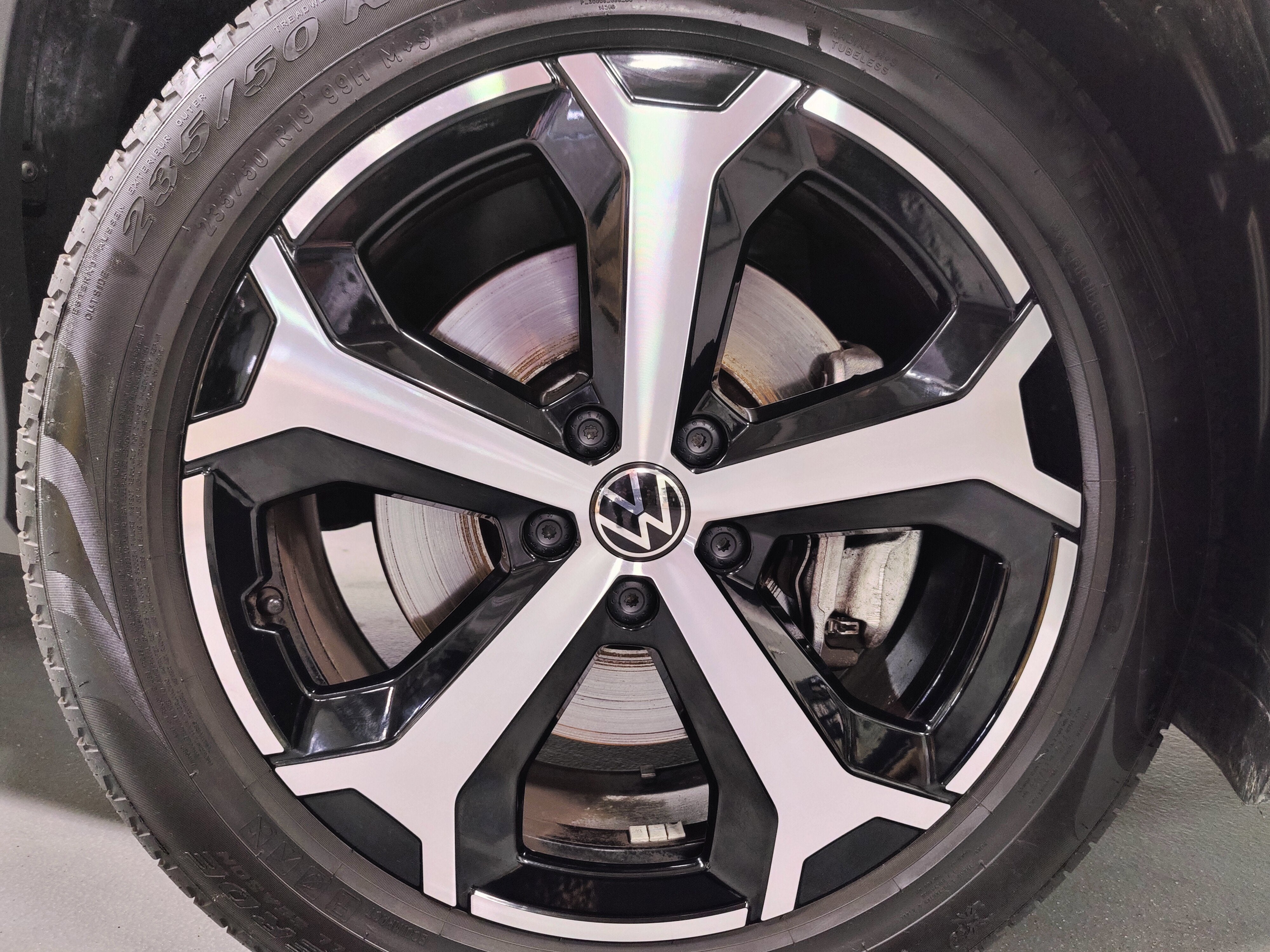 2025 Volkswagen Tiguan SE AWD w/ Sunroof