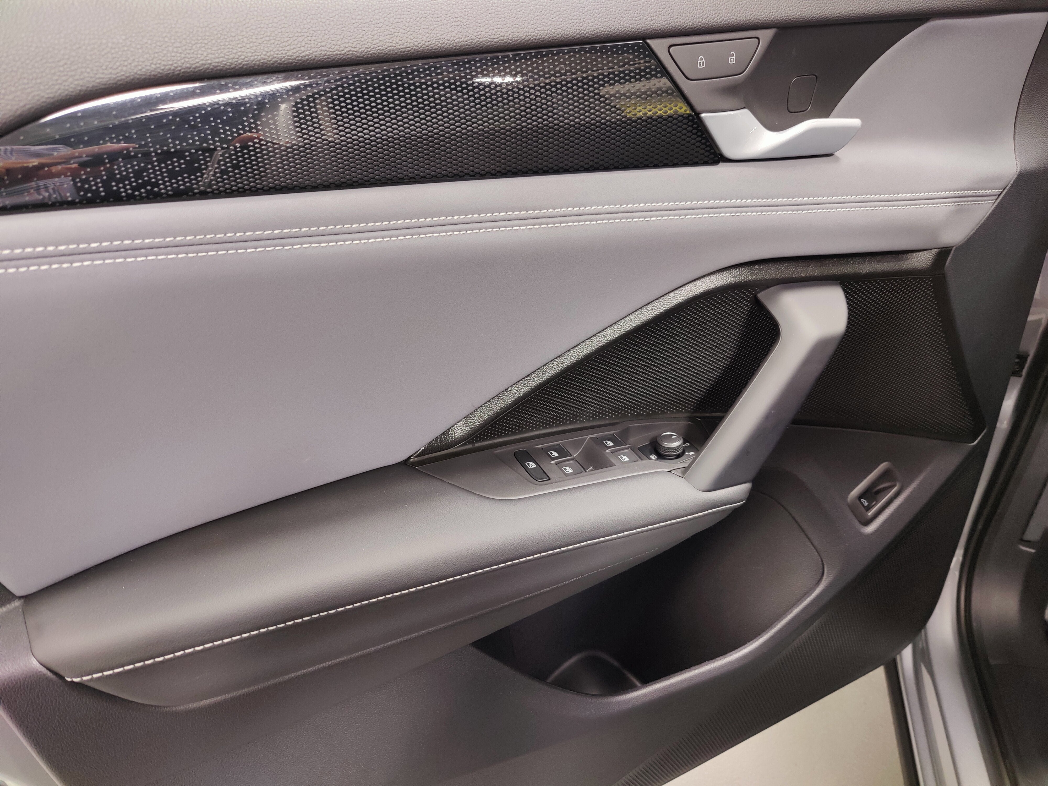 2025 Volkswagen Tiguan SE AWD w/ Sunroof
