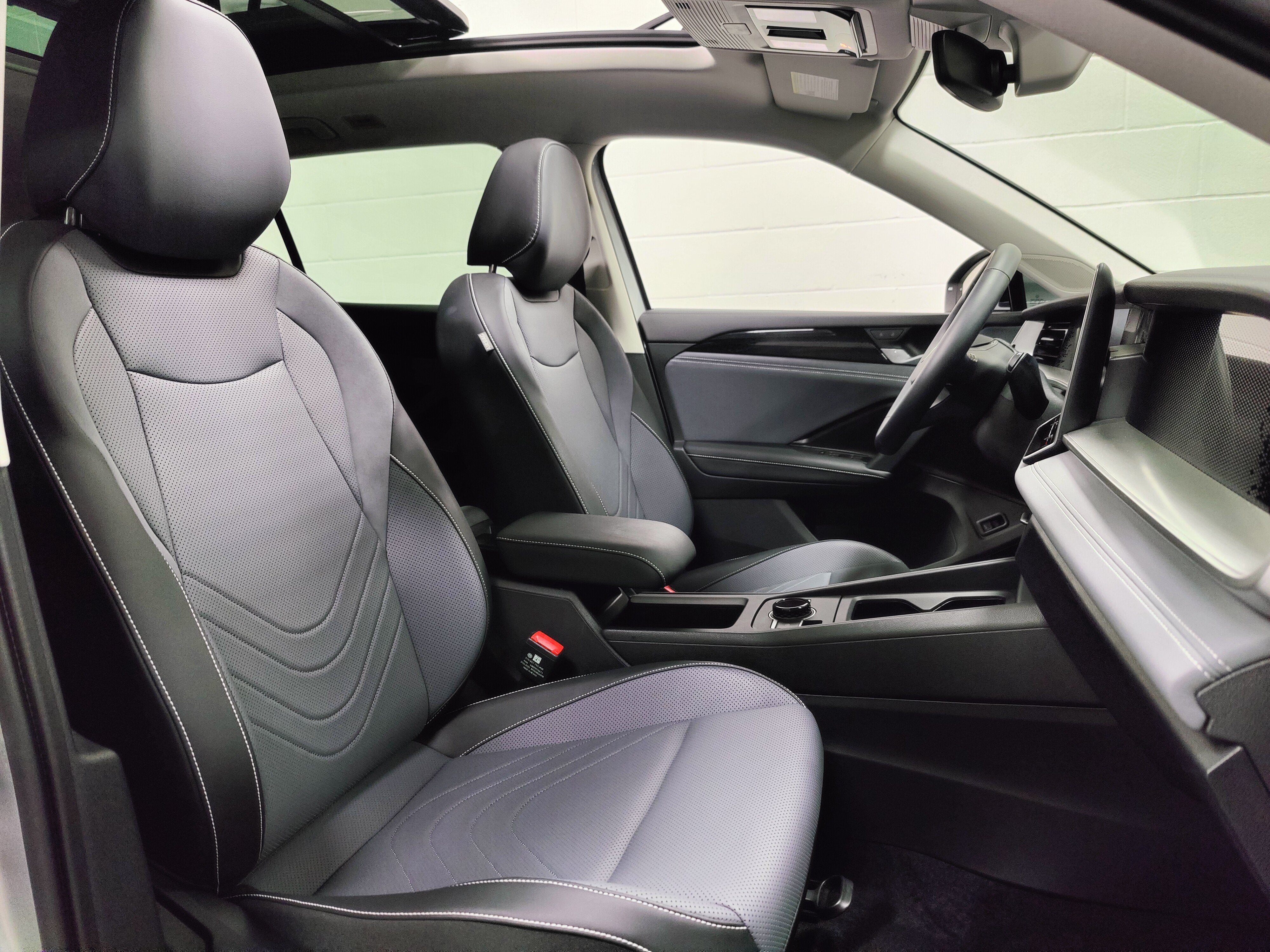 2025 Volkswagen Tiguan SE AWD w/ Sunroof