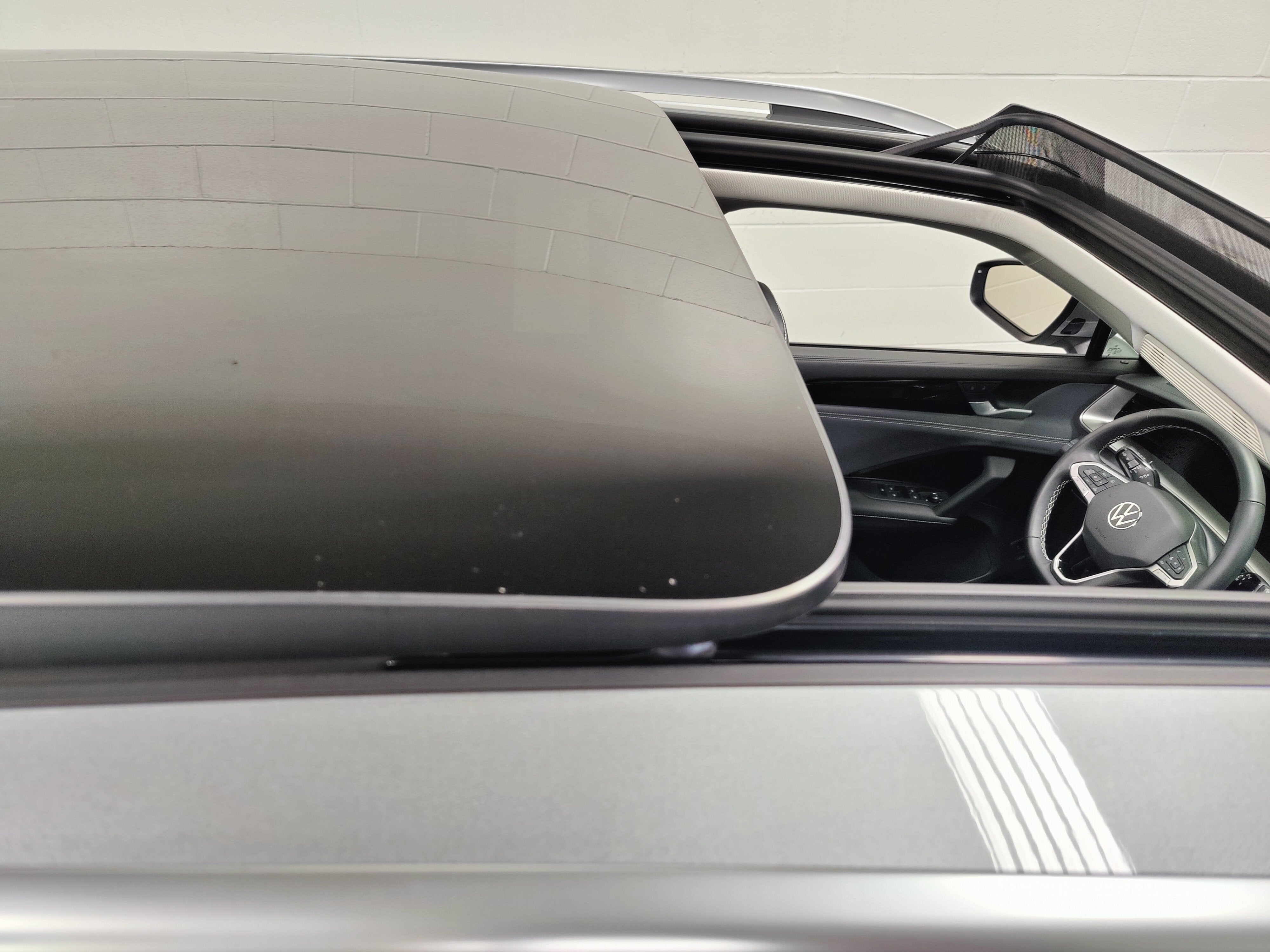2025 Volkswagen Tiguan SE AWD w/ Sunroof