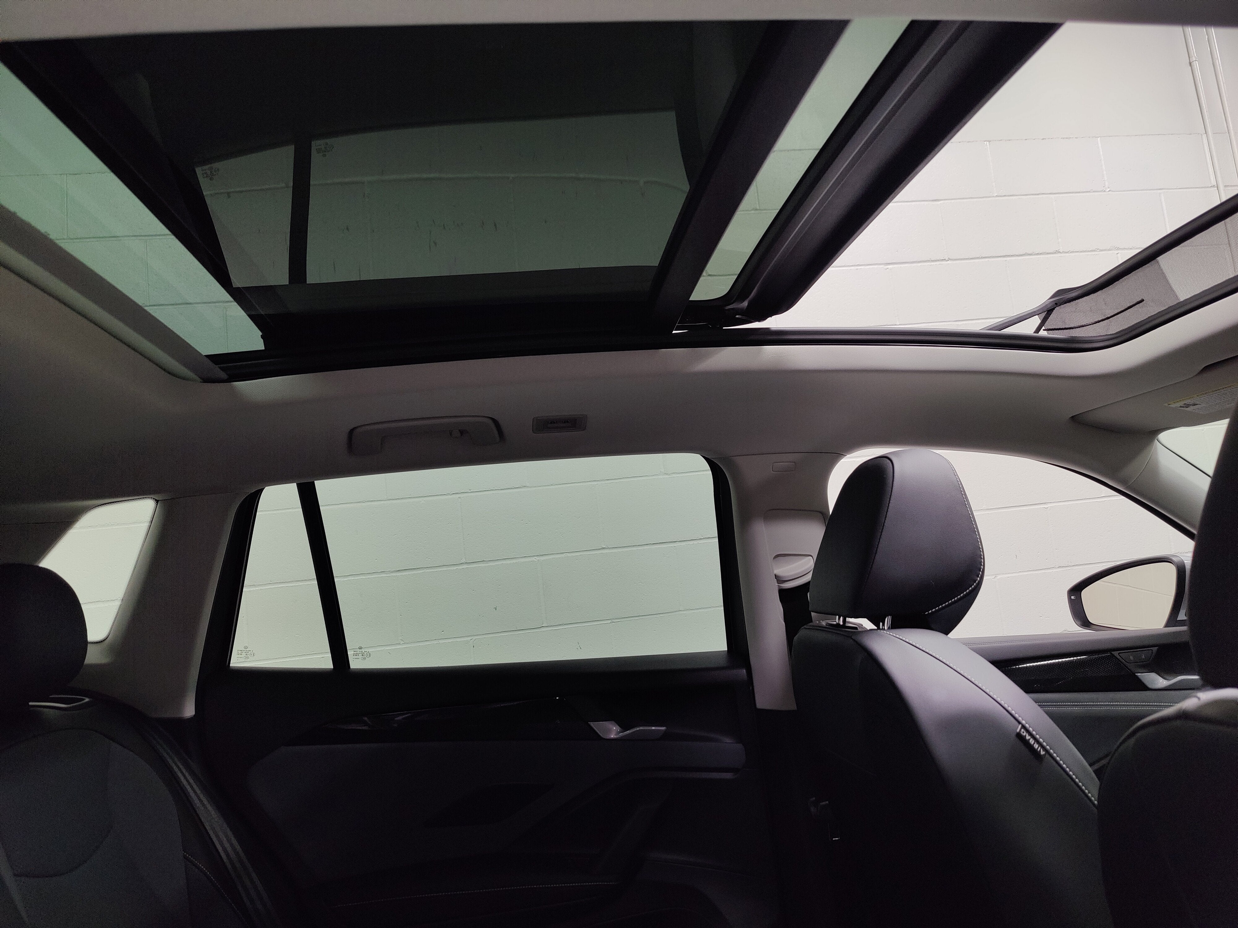 2025 Volkswagen Tiguan SE AWD w/ Sunroof