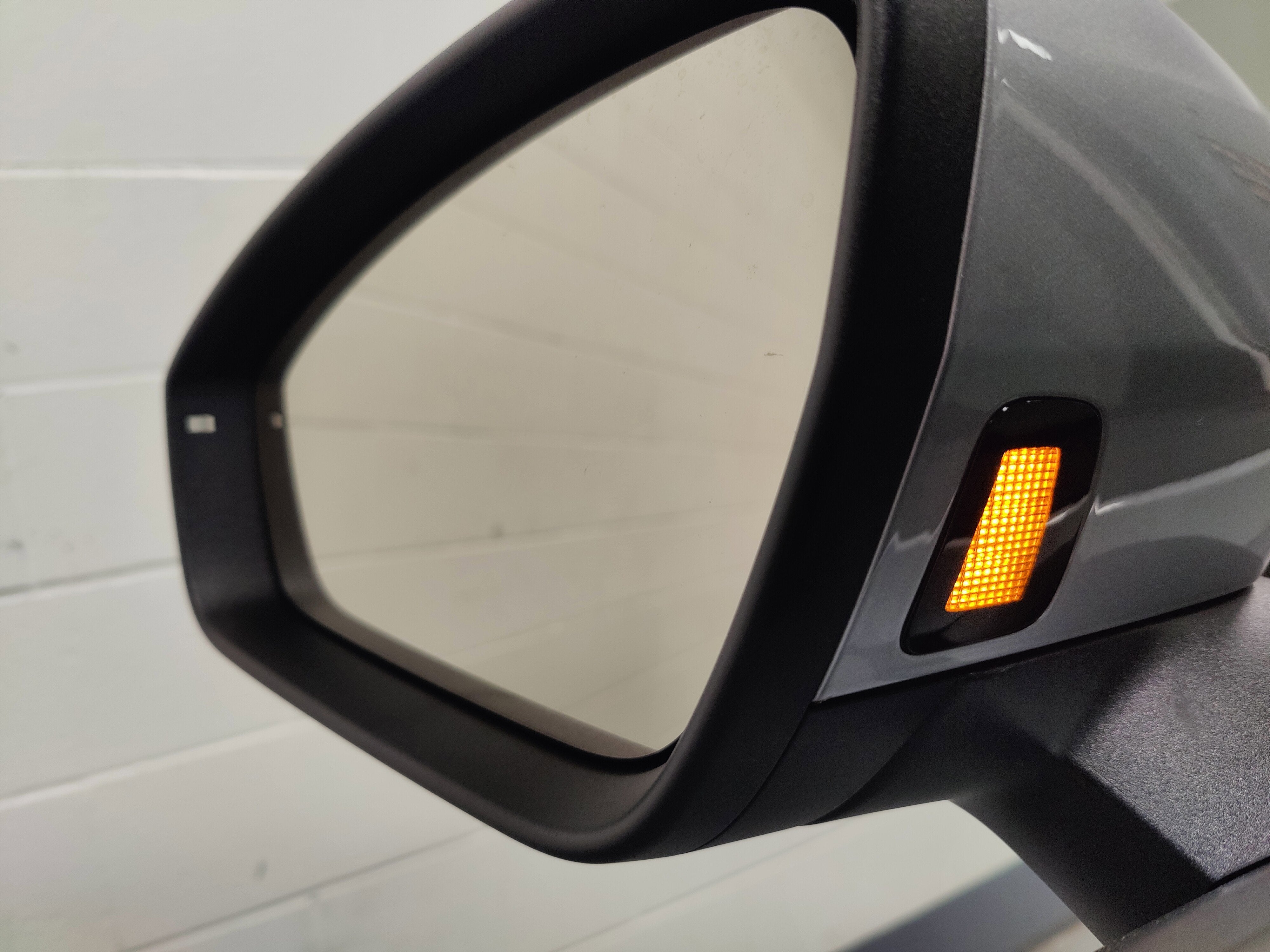 2025 Volkswagen Tiguan SE AWD w/ Sunroof