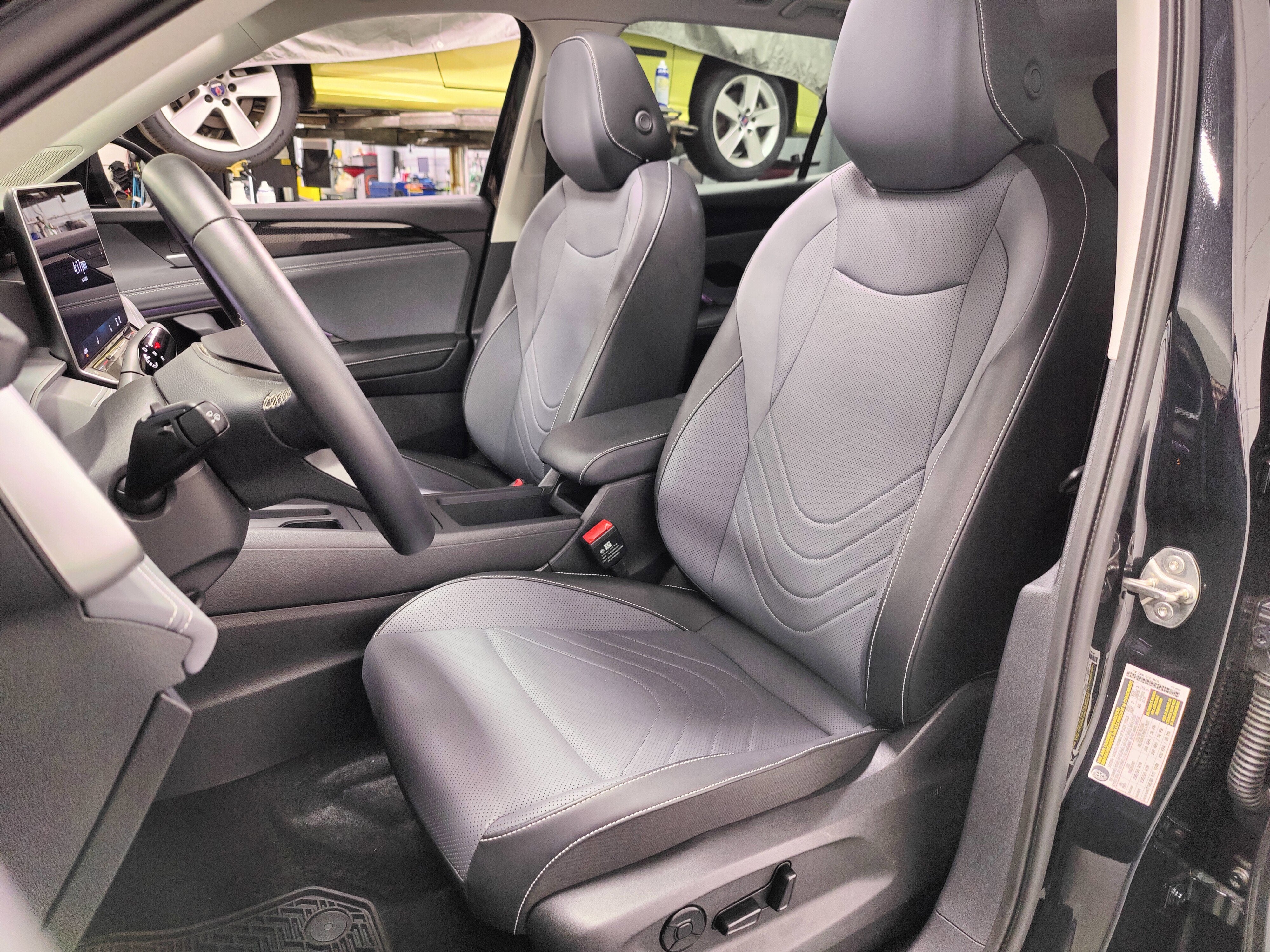 2025 Volkswagen Tiguan SE AWD w/Sunroof