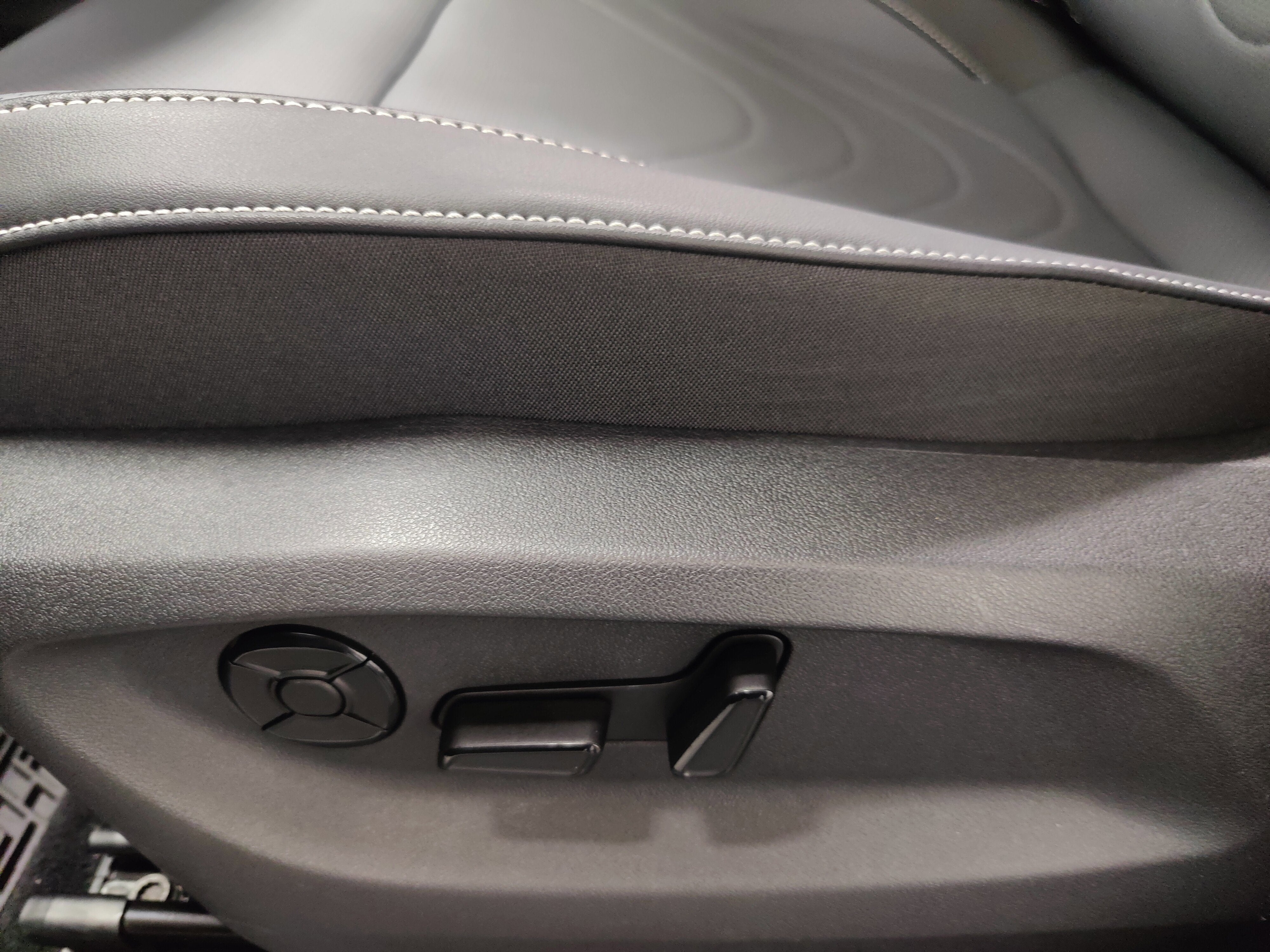 2025 Volkswagen Tiguan SE AWD w/Sunroof