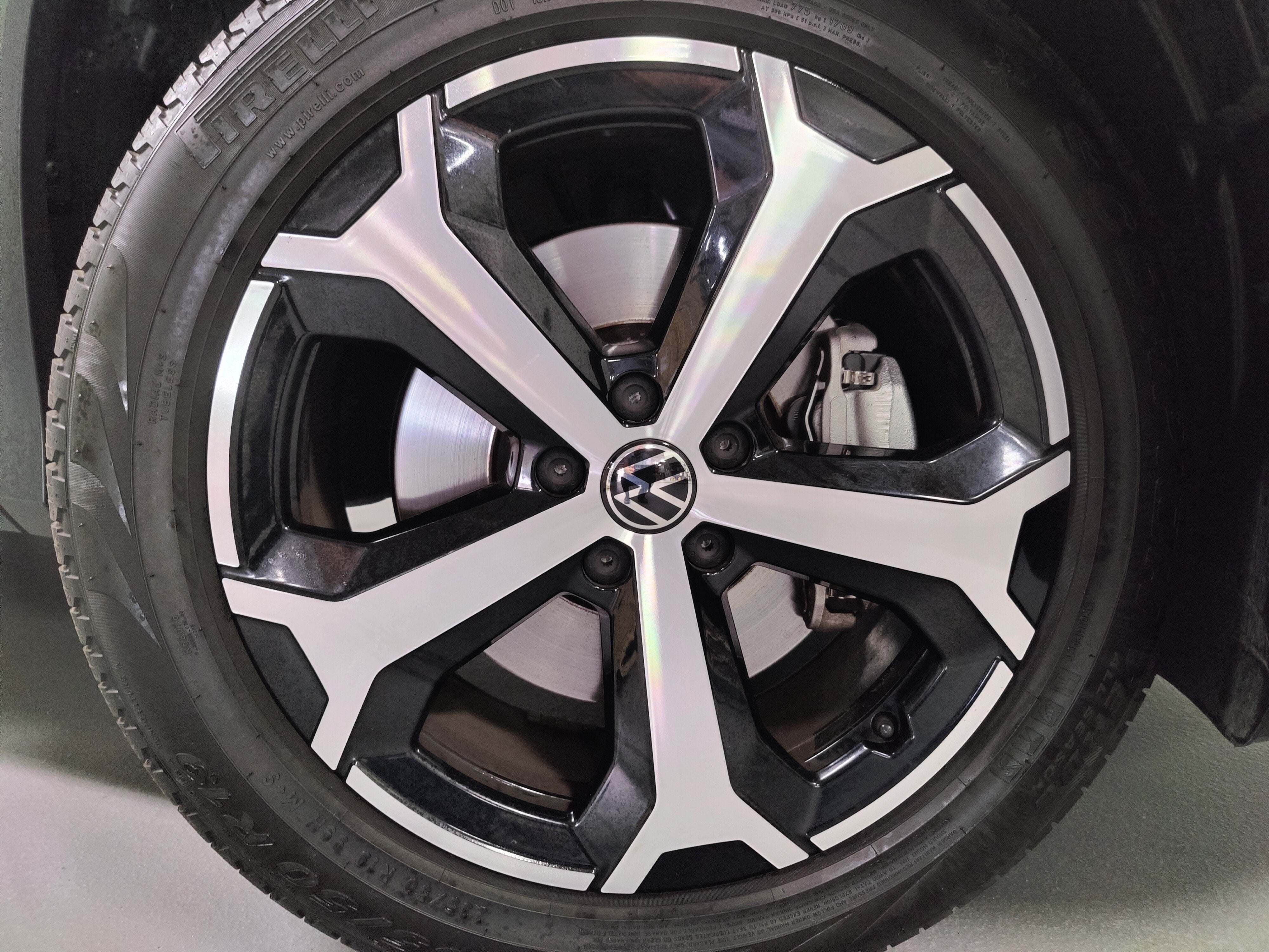 2025 Volkswagen Tiguan SE AWD w/Sunroof