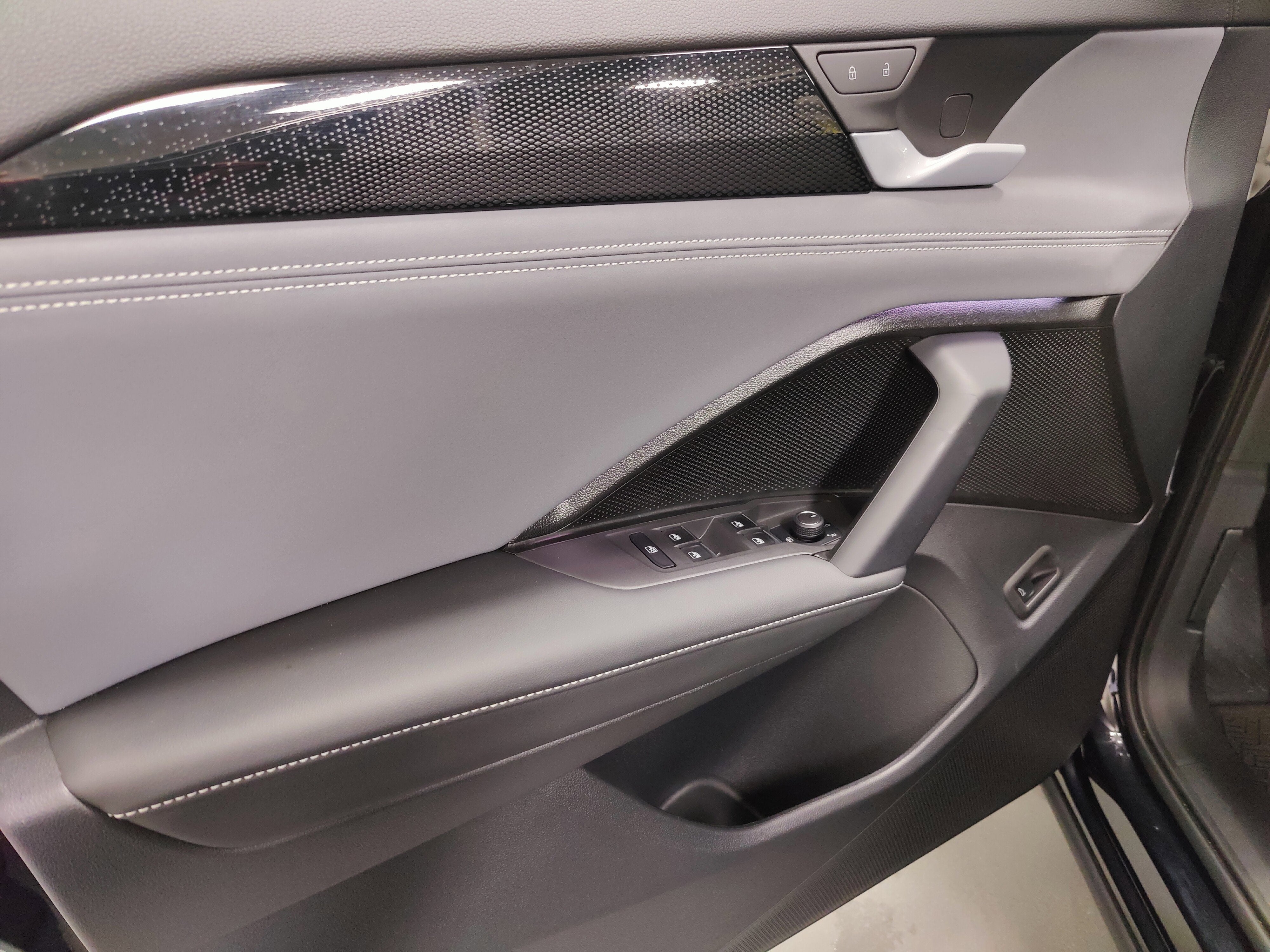 2025 Volkswagen Tiguan SE AWD w/Sunroof