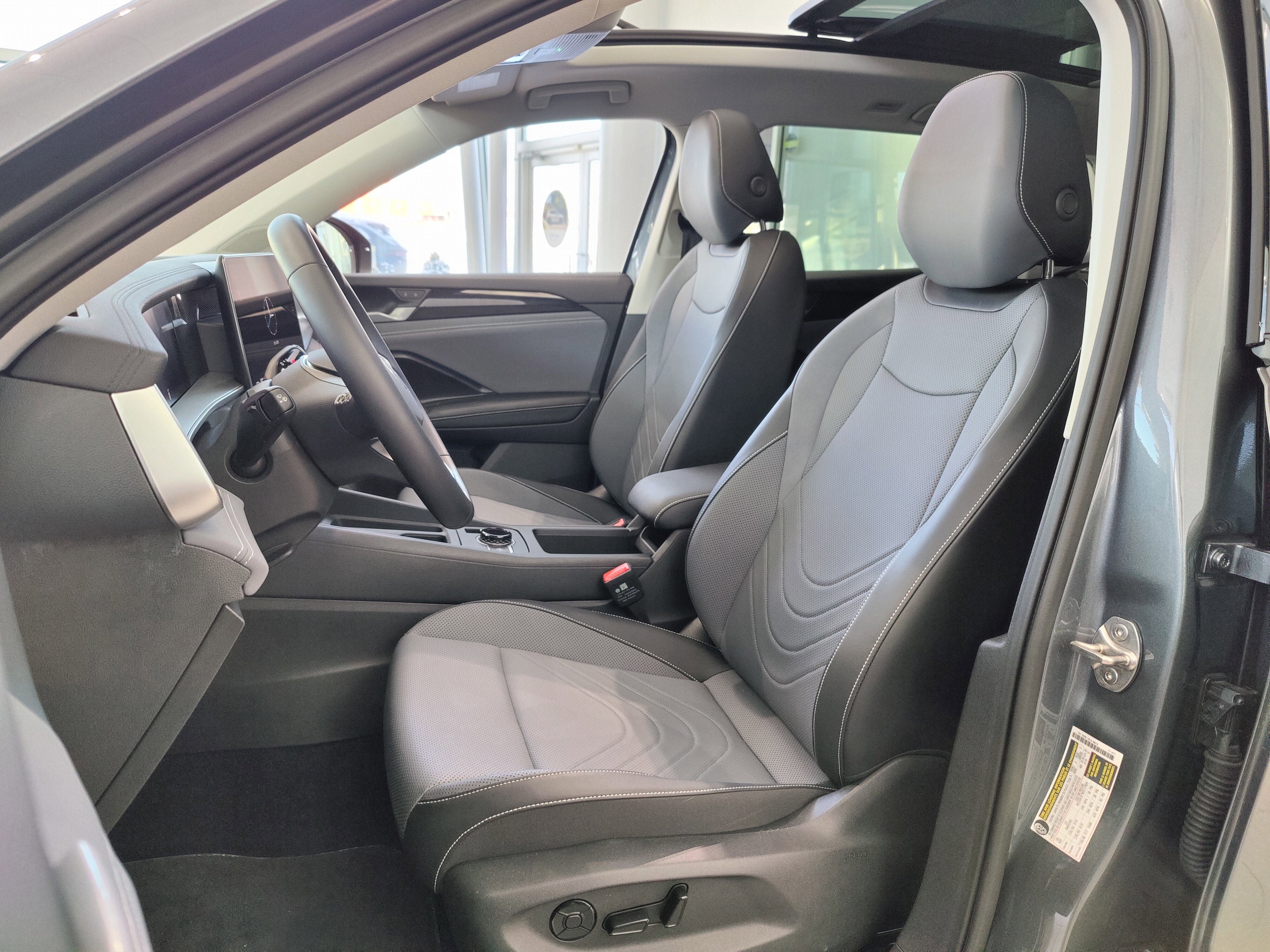 2025 Volkswagen Tiguan SE AWD w/Sunroof