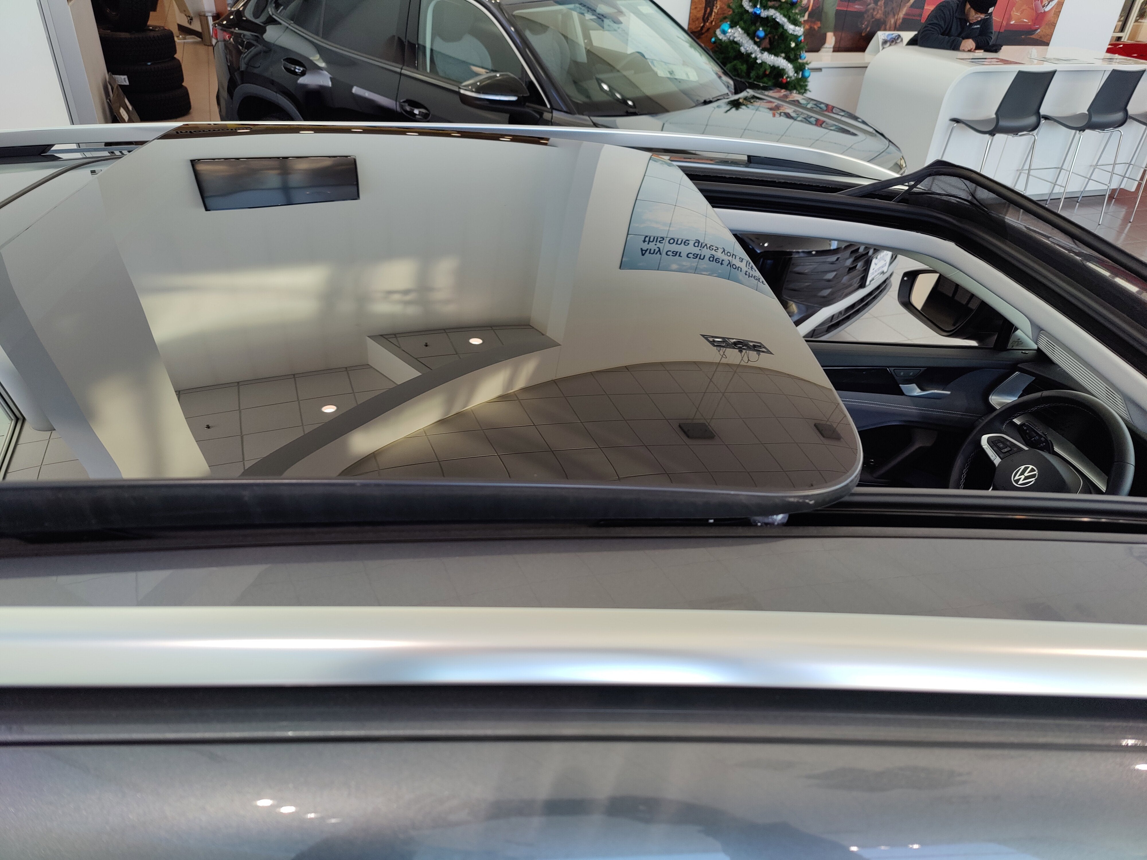 2025 Volkswagen Tiguan SE AWD w/Sunroof