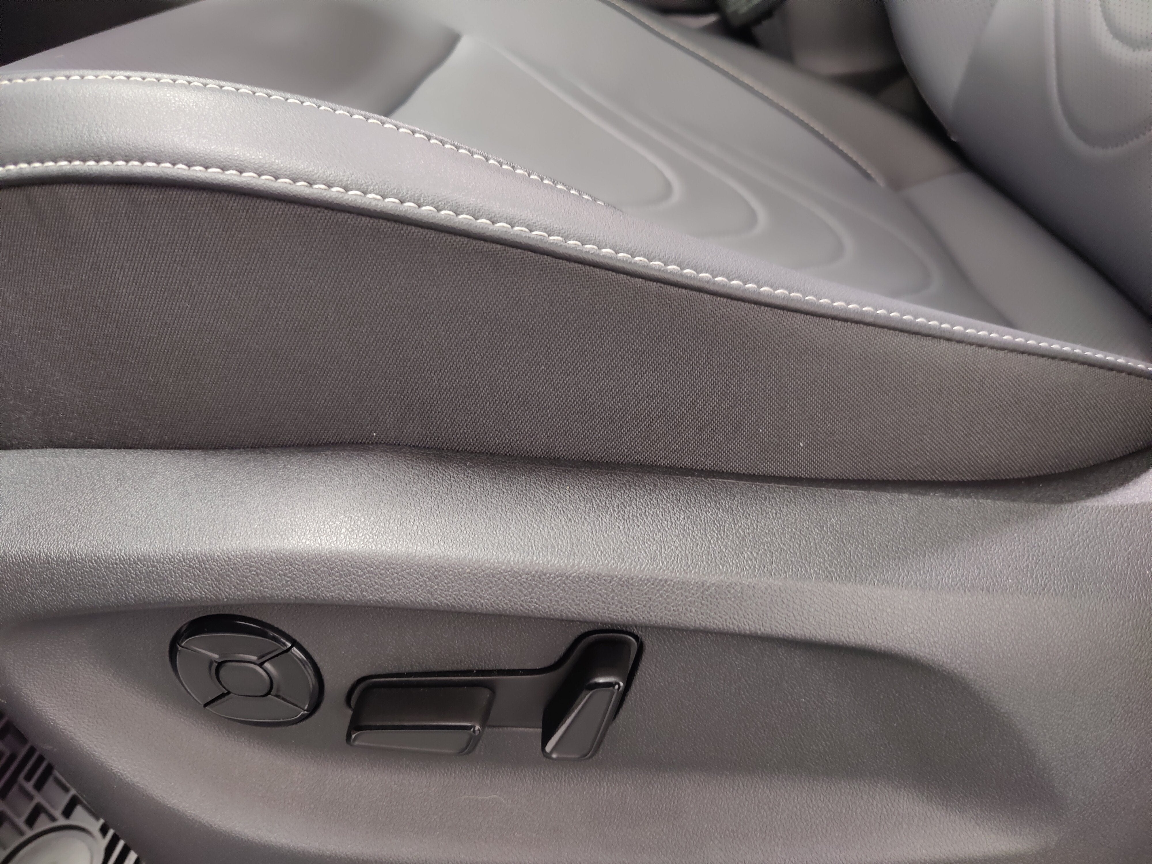 2025 Volkswagen Tiguan SE AWD w/Sunroof