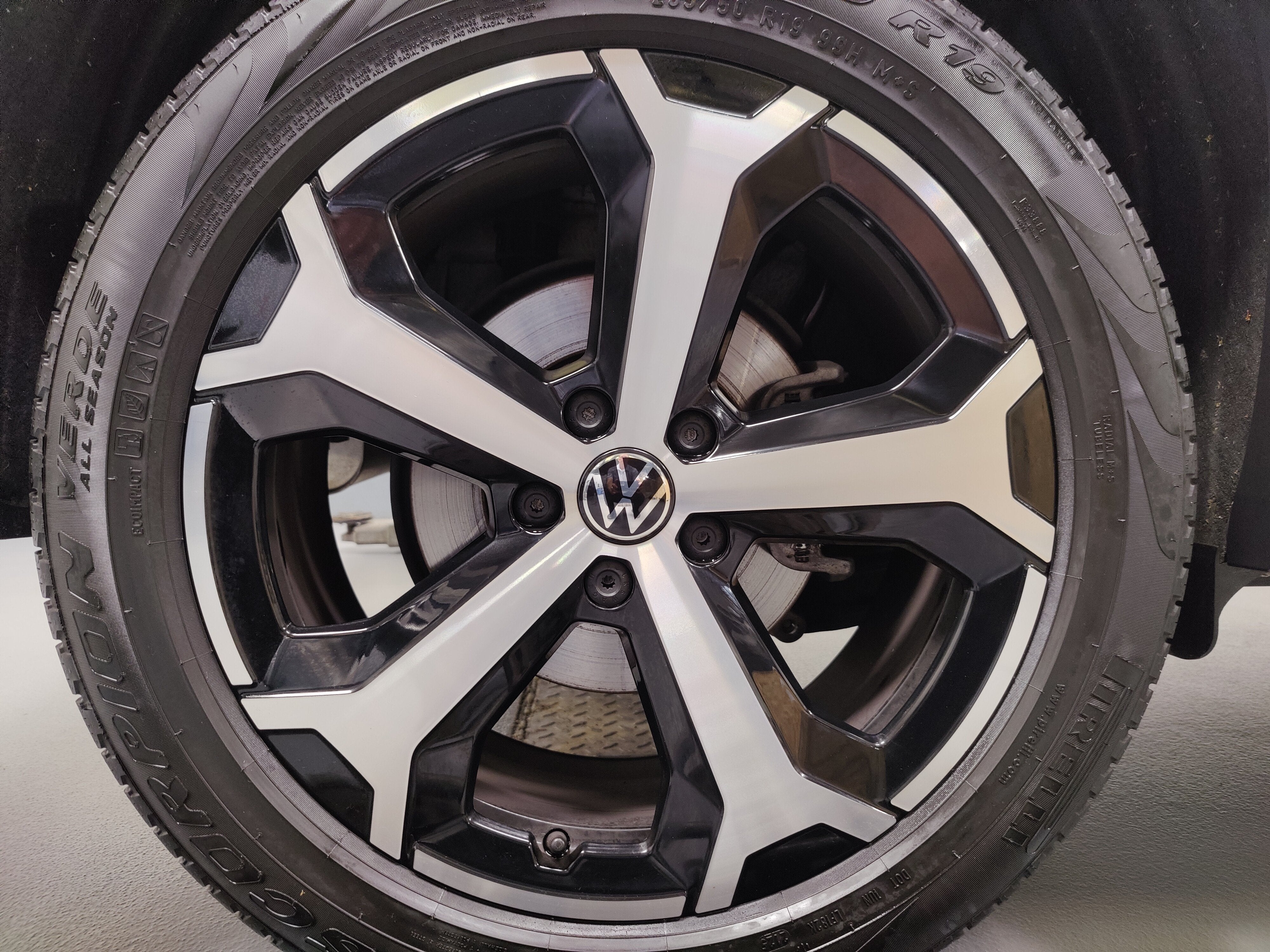 2025 Volkswagen Tiguan SE AWD w/Sunroof
