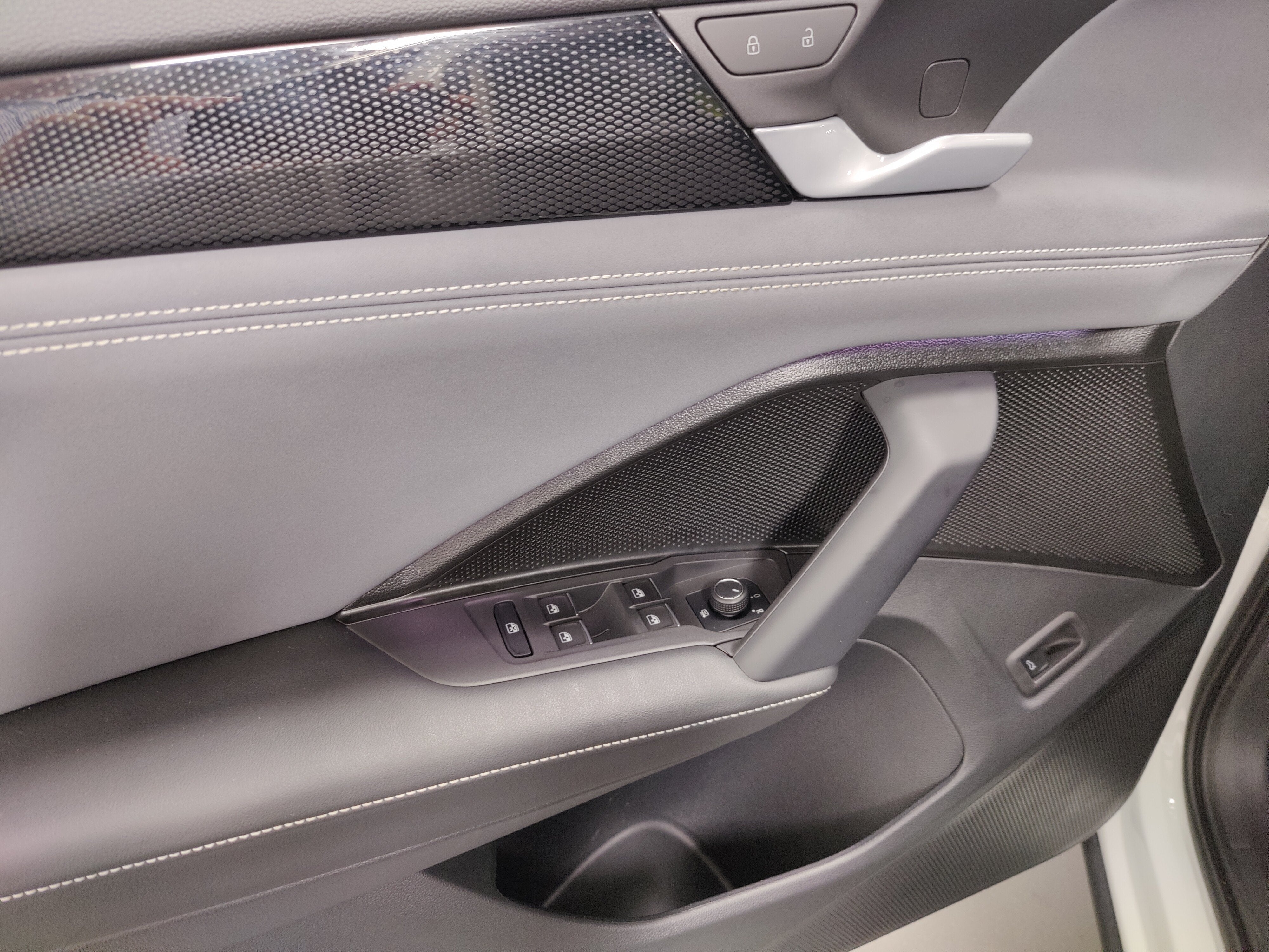 2025 Volkswagen Tiguan SE AWD w/Sunroof