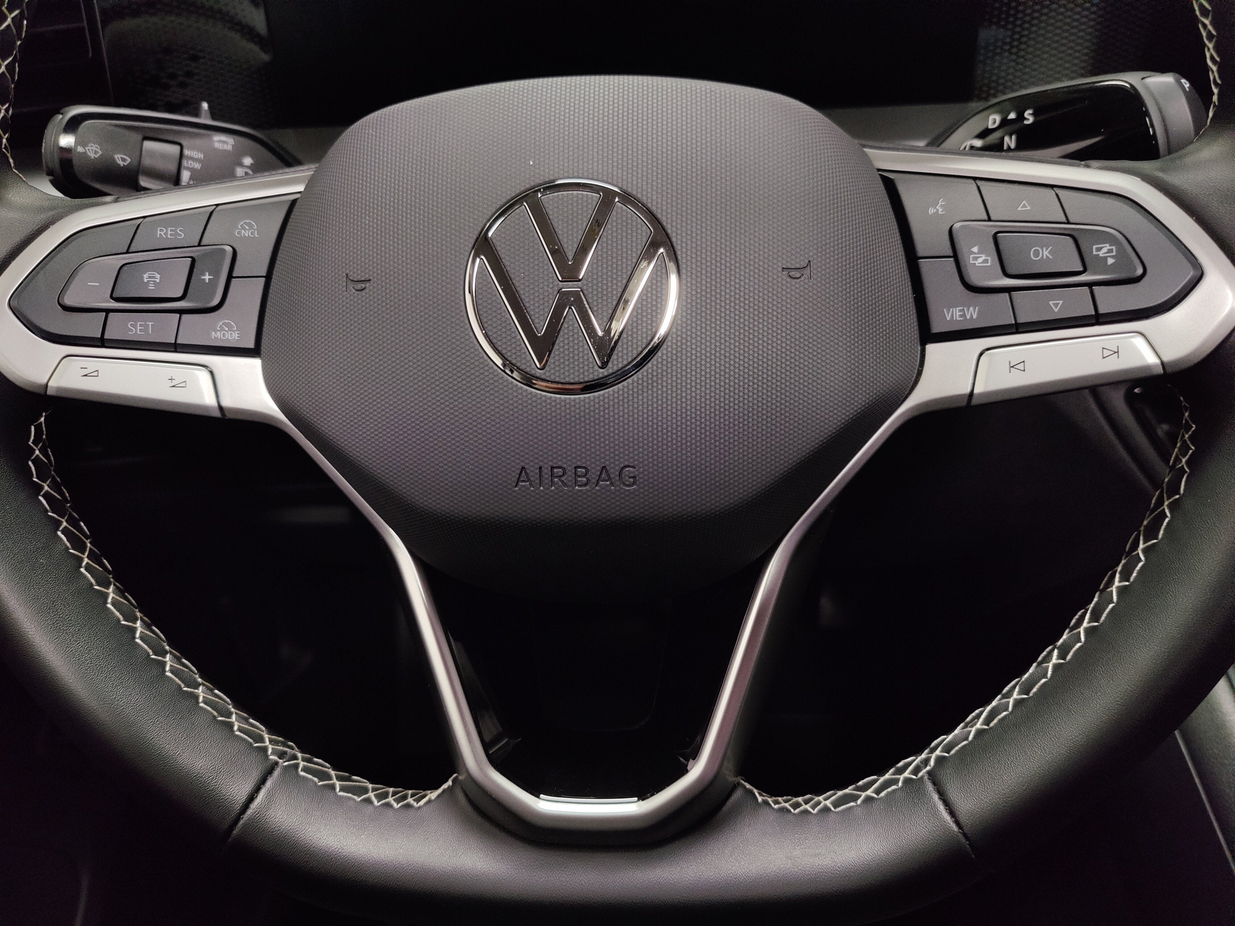 2025 Volkswagen Tiguan SE AWD w/Sunroof