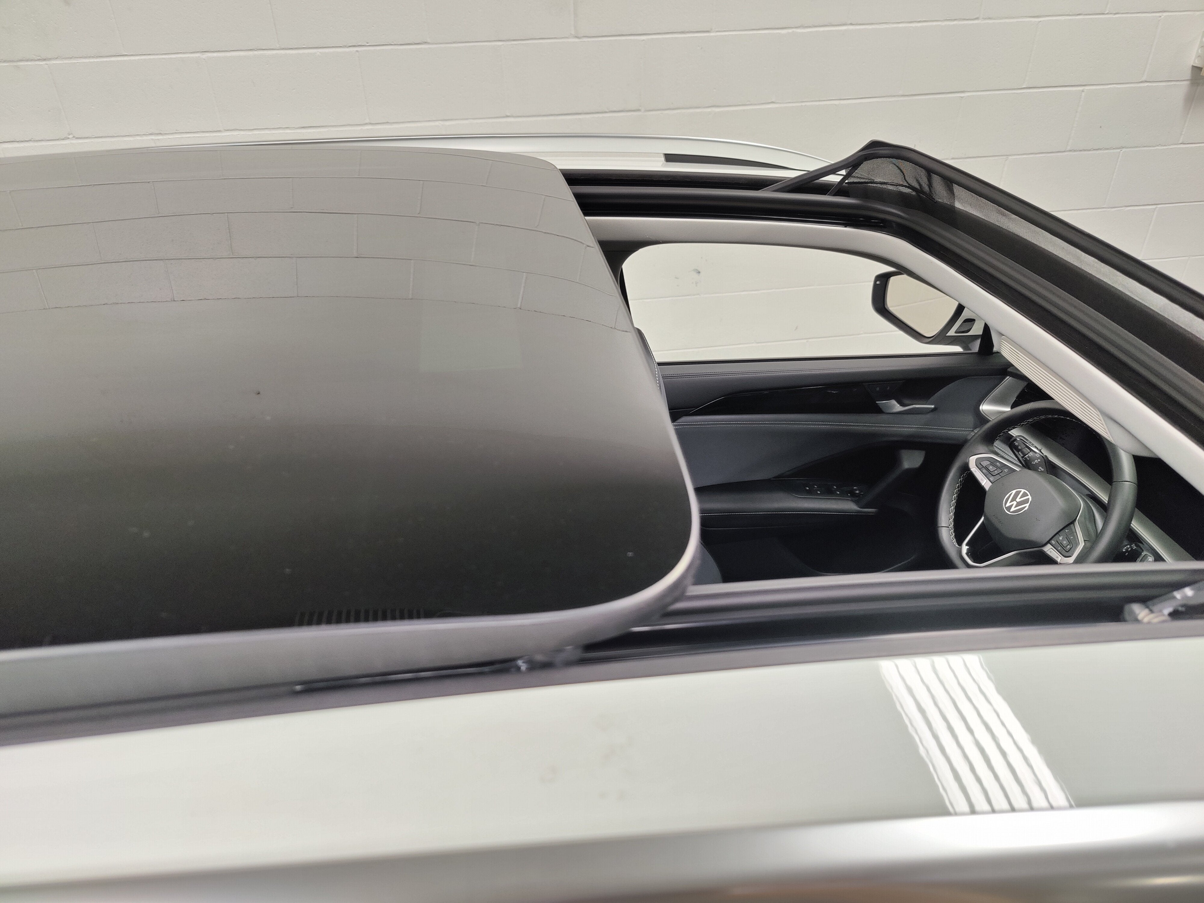 2025 Volkswagen Tiguan SE AWD w/Sunroof