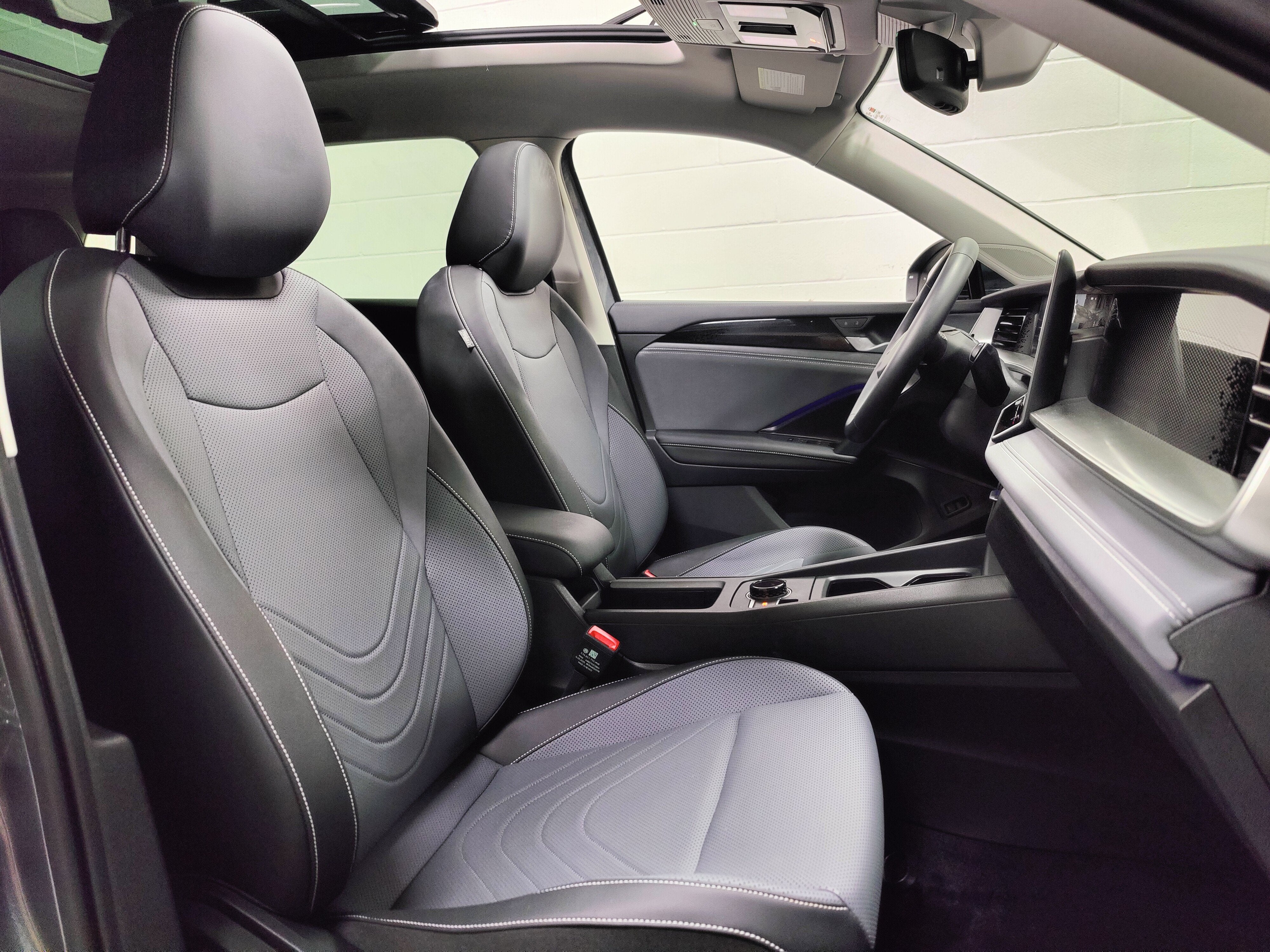 2025 Volkswagen Tiguan SE AWD w/Sunroof