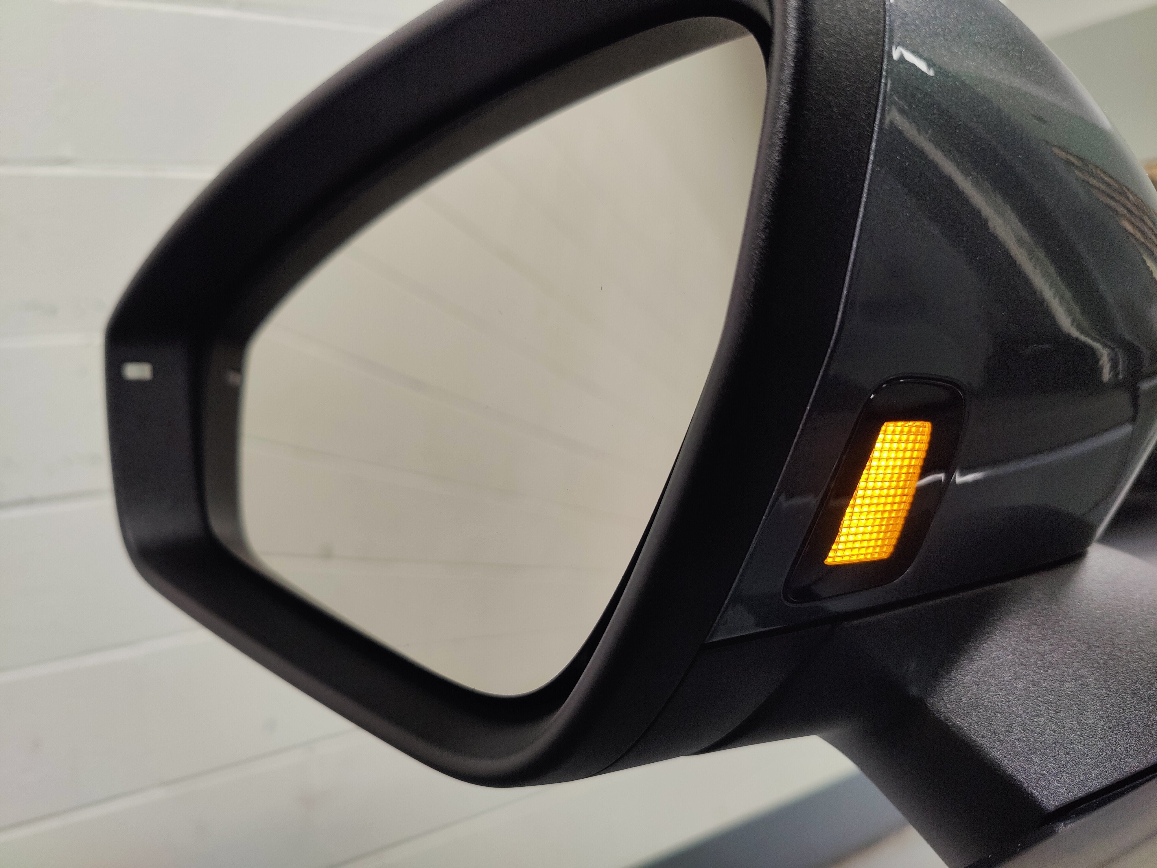 2025 Volkswagen Tiguan SE AWD w/Sunroof