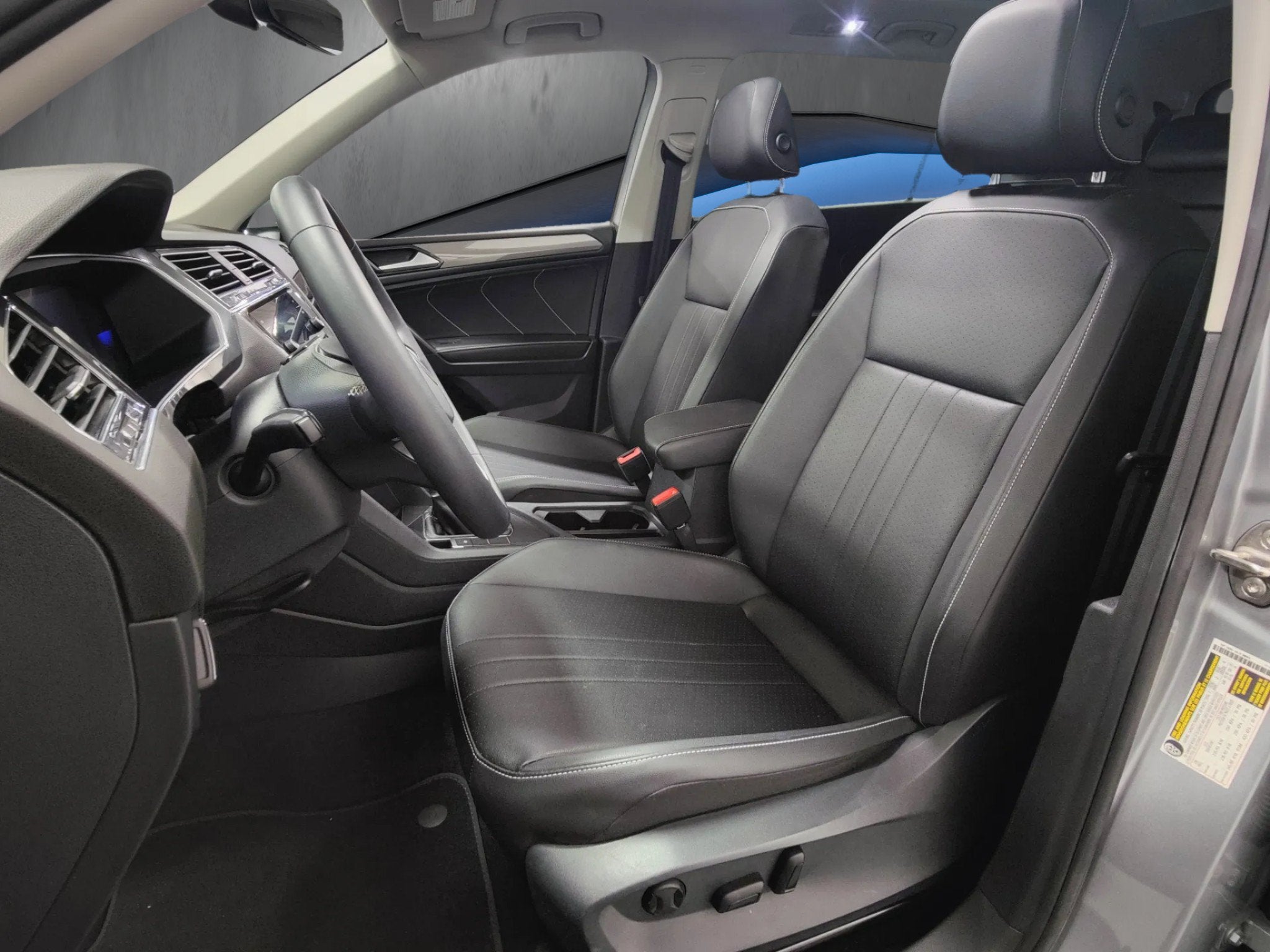 2023 Volkswagen Tiguan SE w/Sunroof