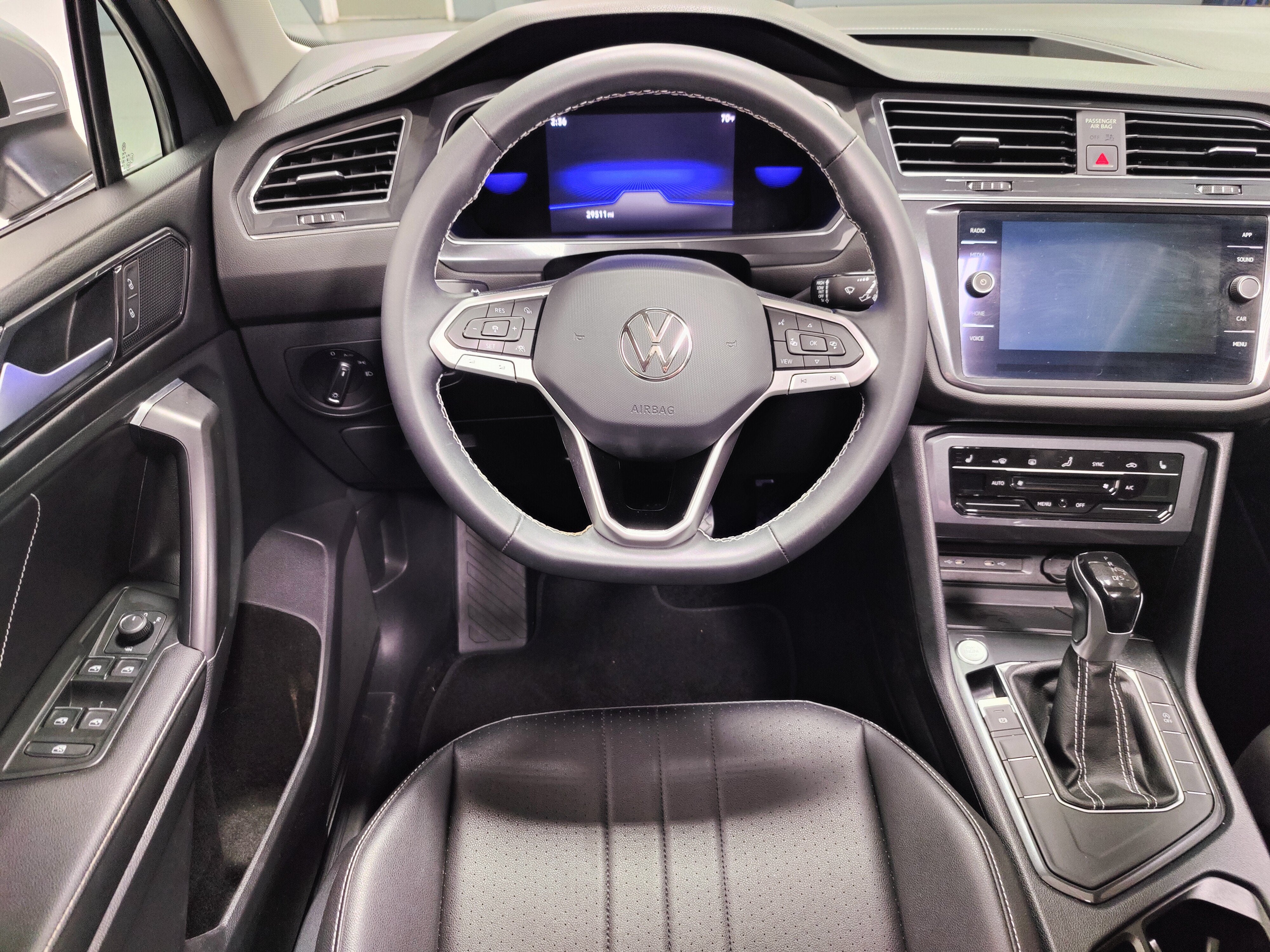 2023 Volkswagen Tiguan SE w/Sunroof