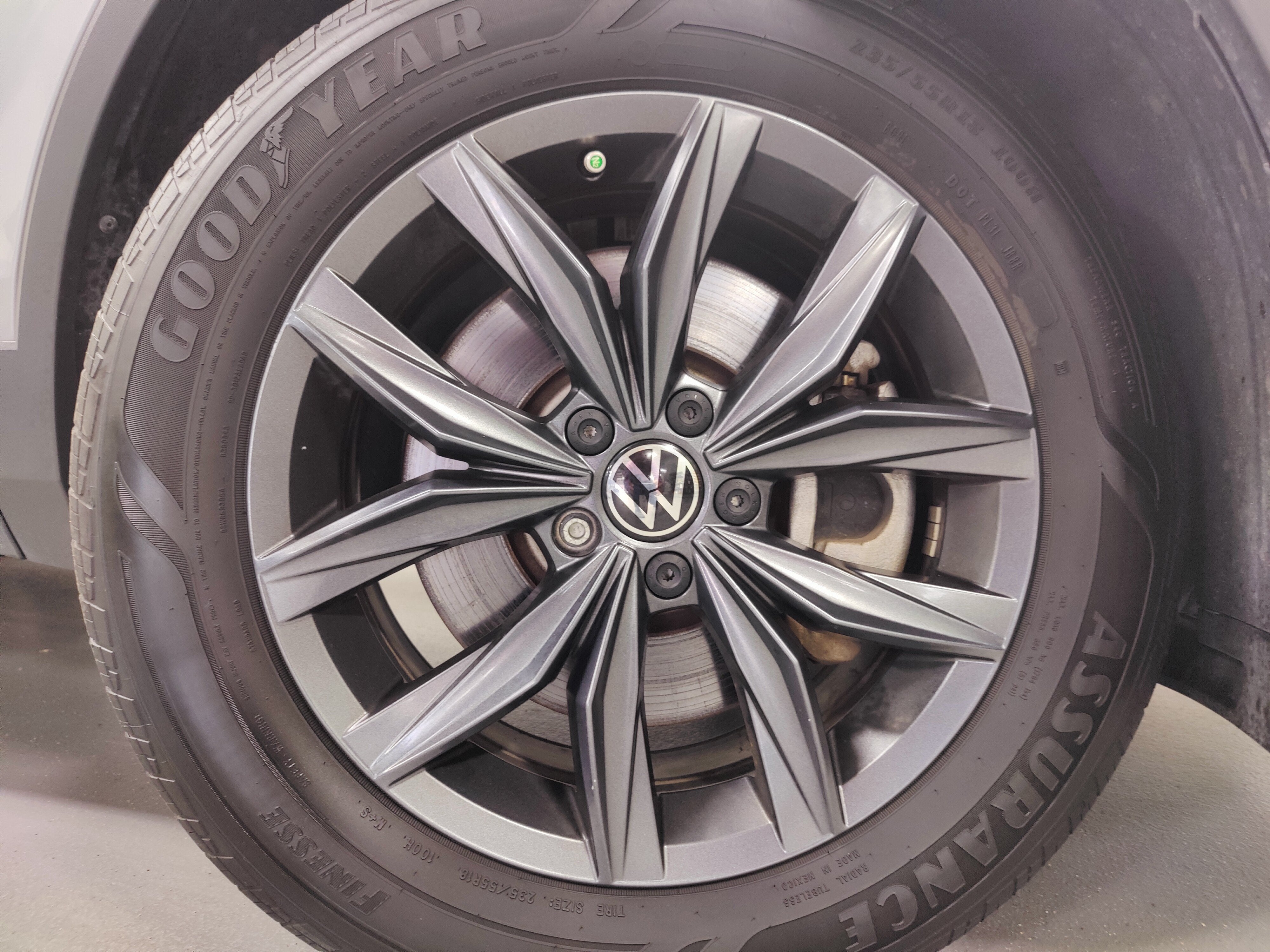 2023 Volkswagen Tiguan SE w/Sunroof