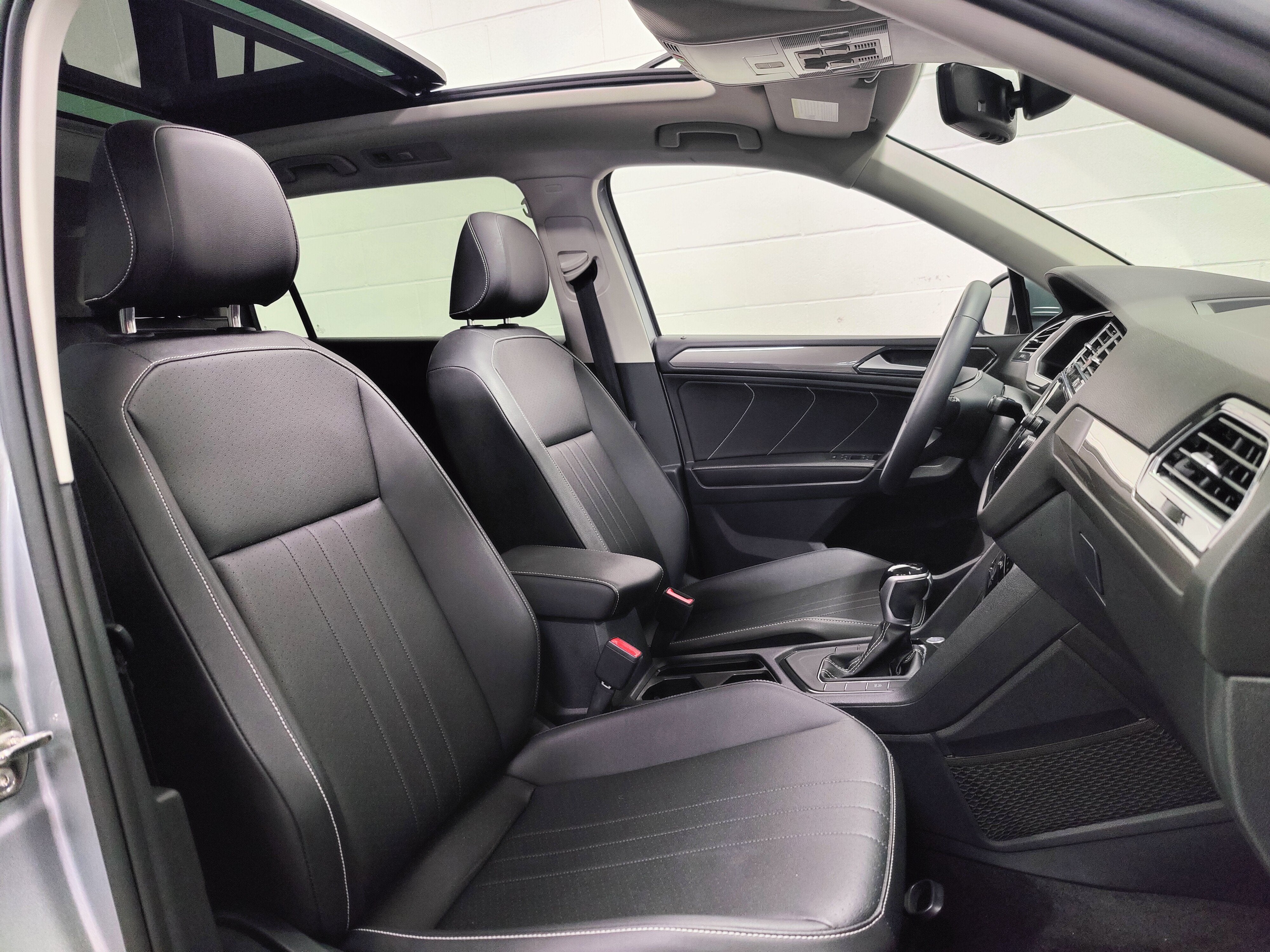 2023 Volkswagen Tiguan SE w/Sunroof