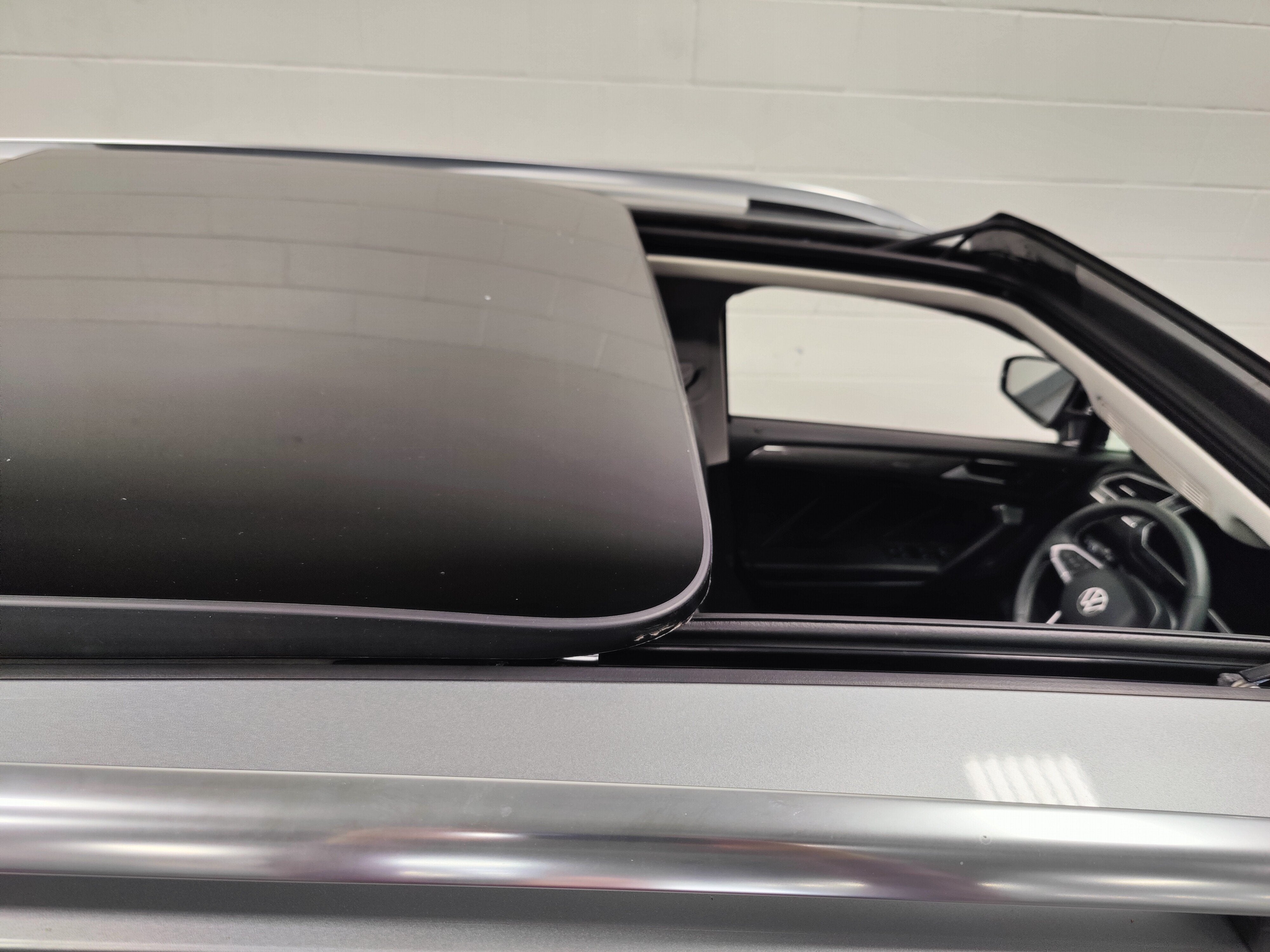 2023 Volkswagen Tiguan SE w/Sunroof