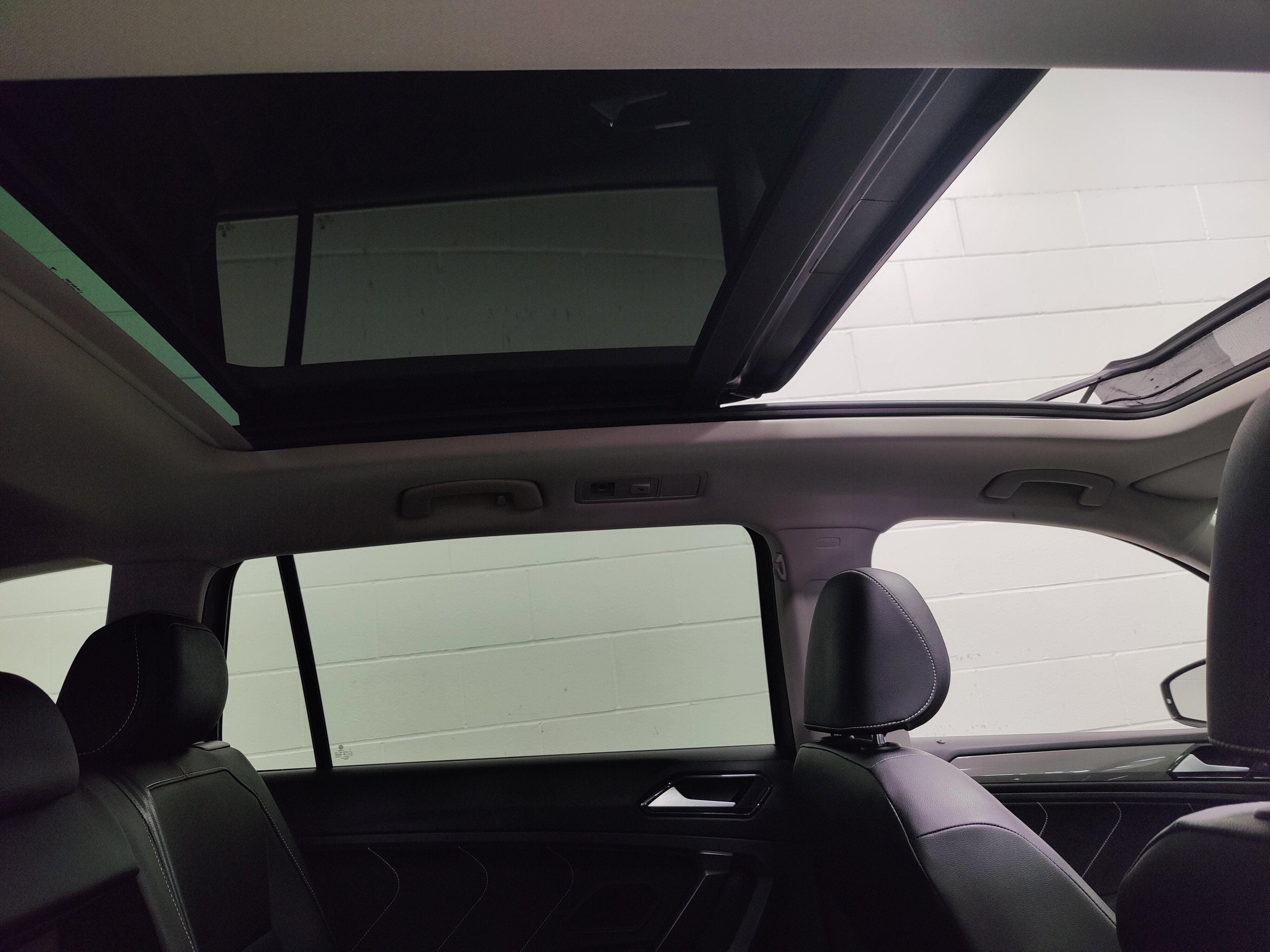 2023 Volkswagen Tiguan SE w/Sunroof