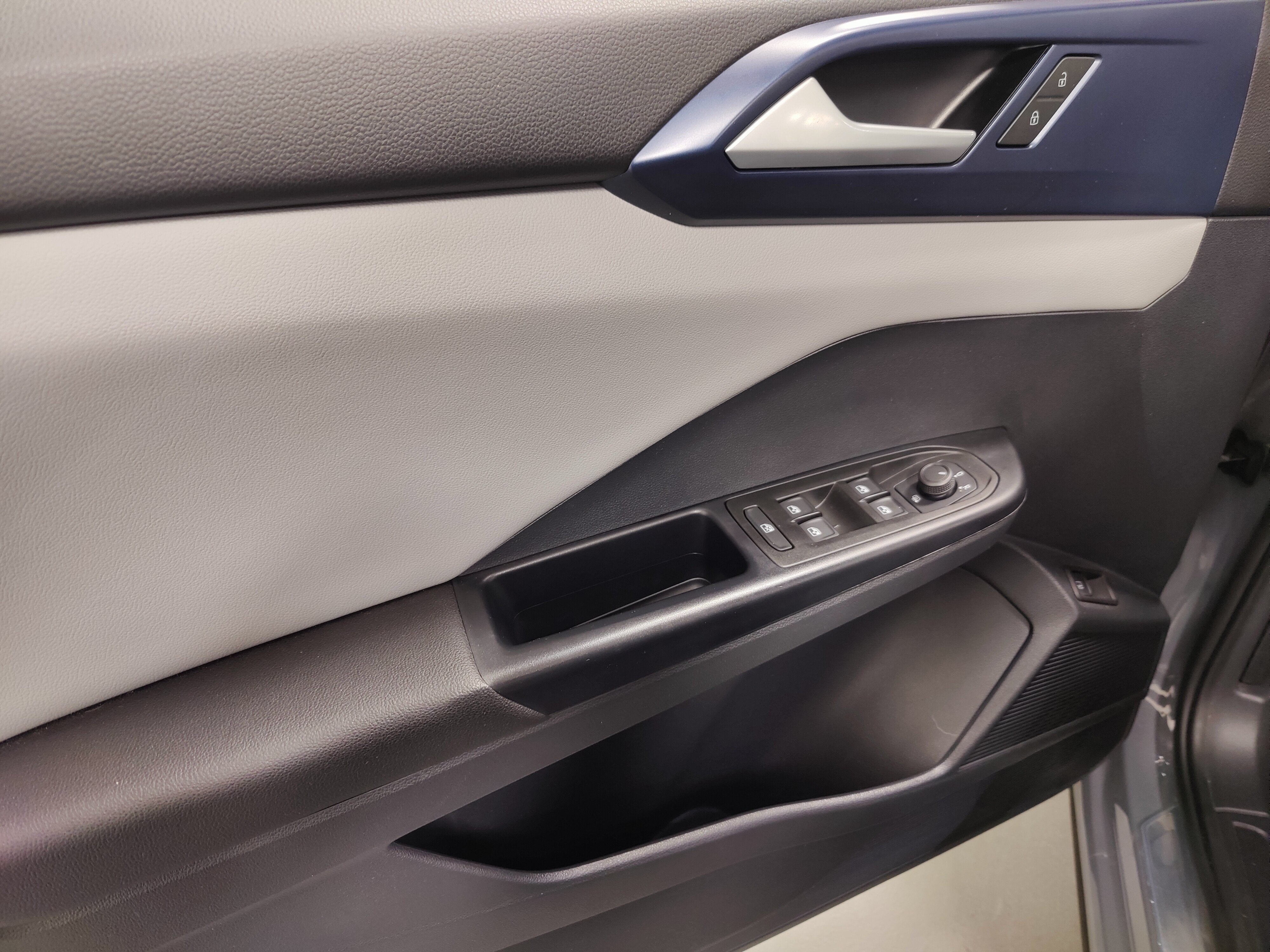 2023 Volkswagen Taos SE AWD w/Sunroof