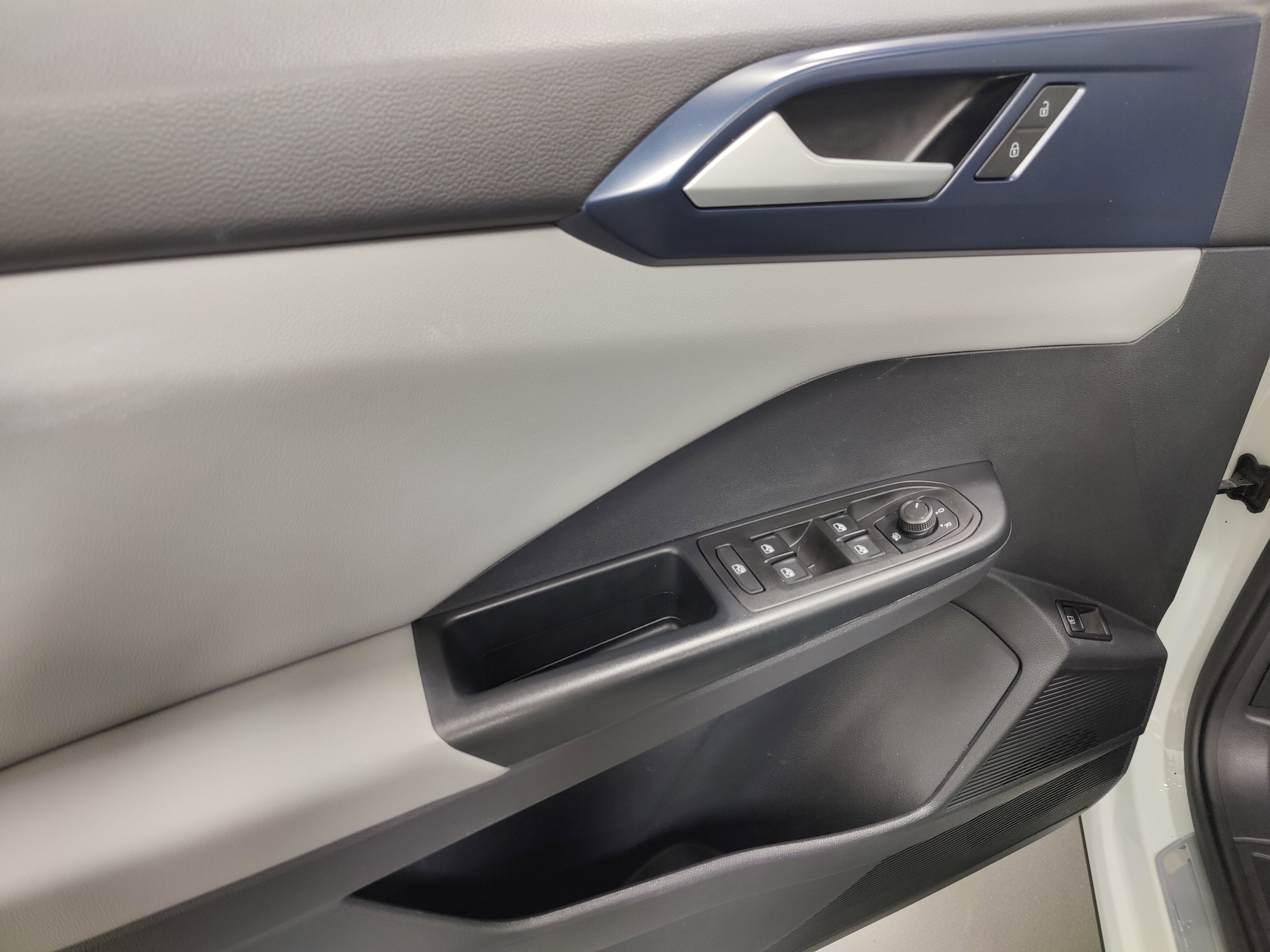 2023 Volkswagen Taos SE AWD w/Sunroof