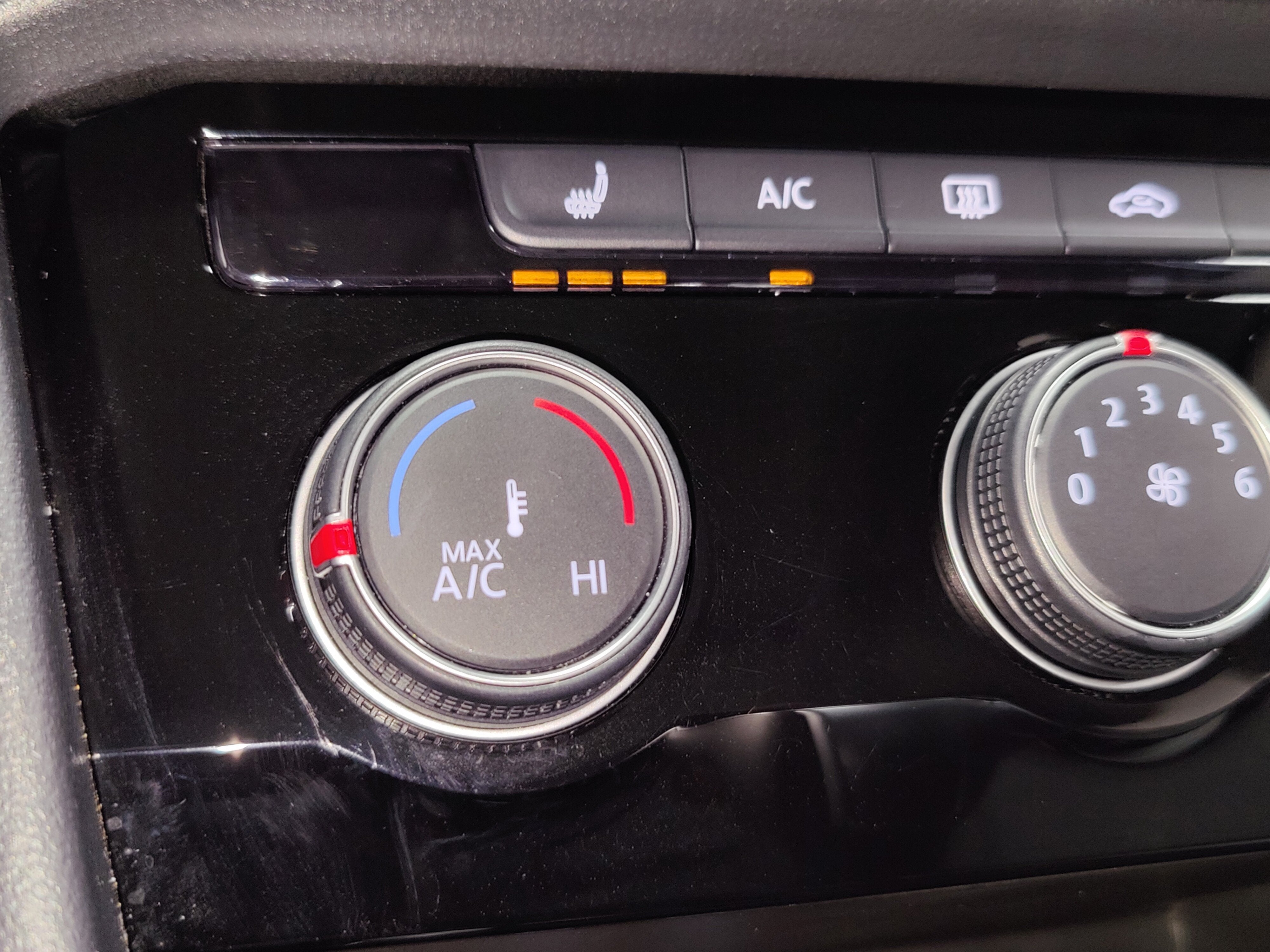 2023 Volkswagen Taos SE AWD w/Sunroof