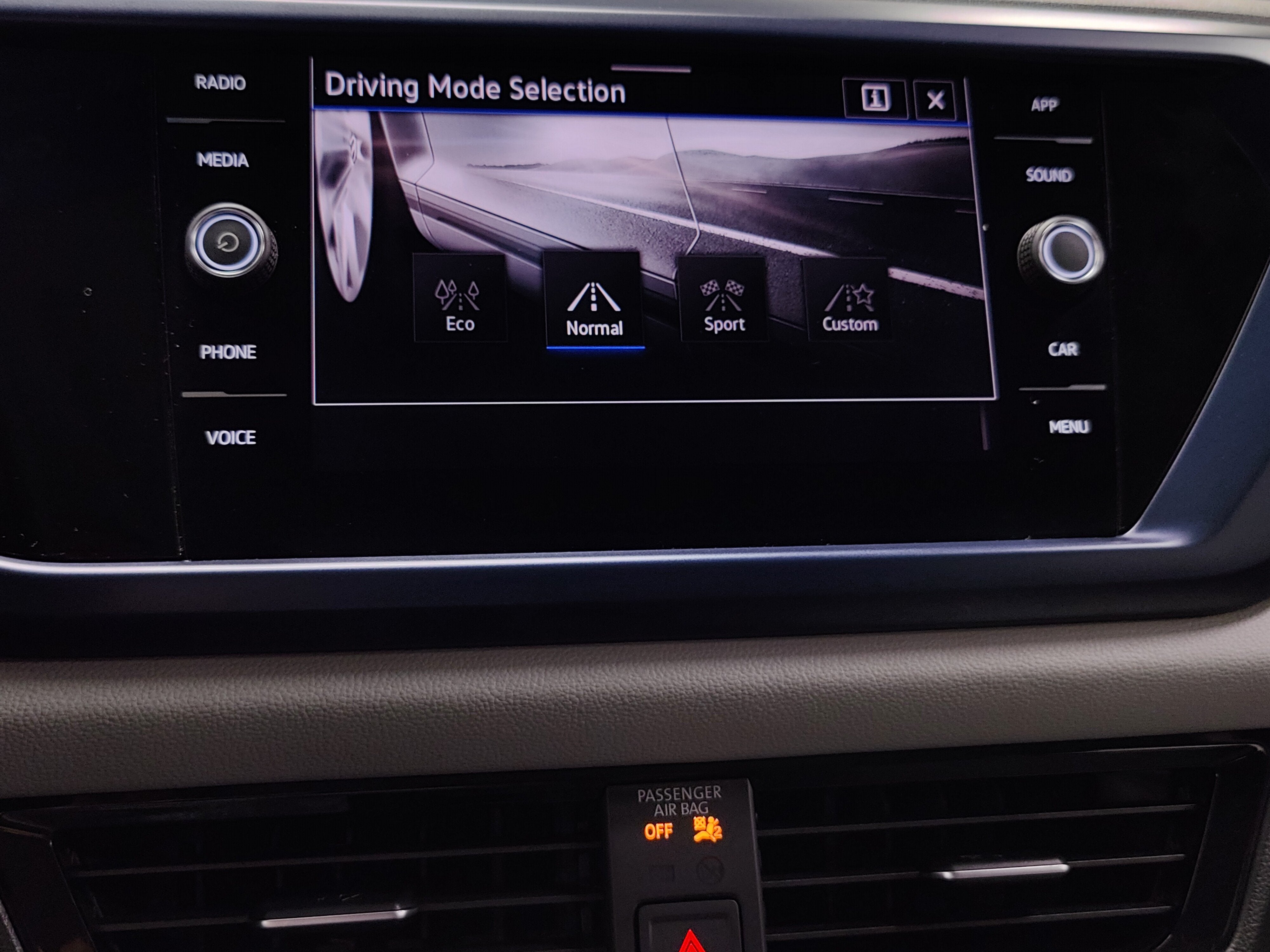 2023 Volkswagen Taos SE AWD w/Sunroof
