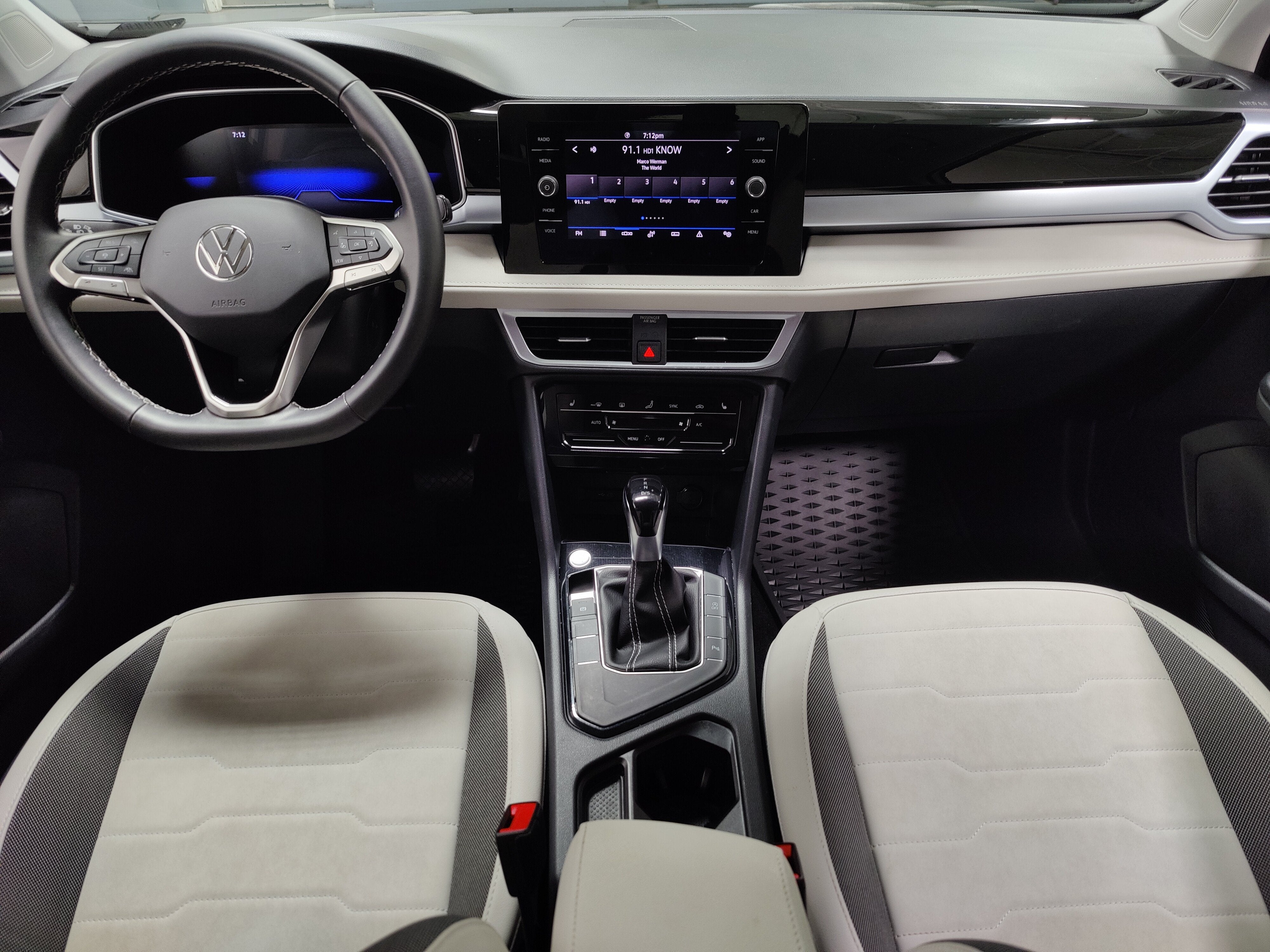 2025 Volkswagen Taos SE