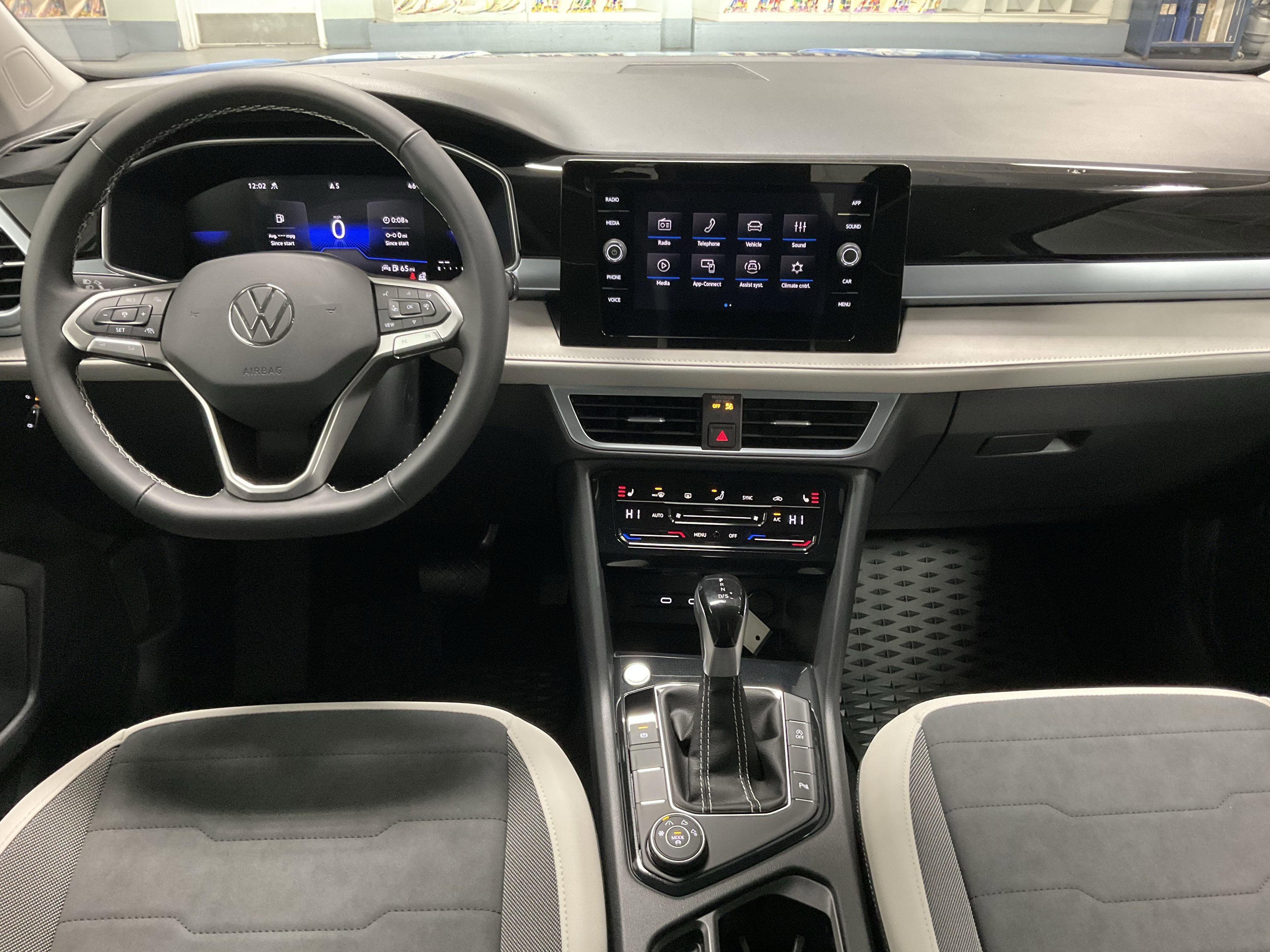 2025 Volkswagen Taos SE