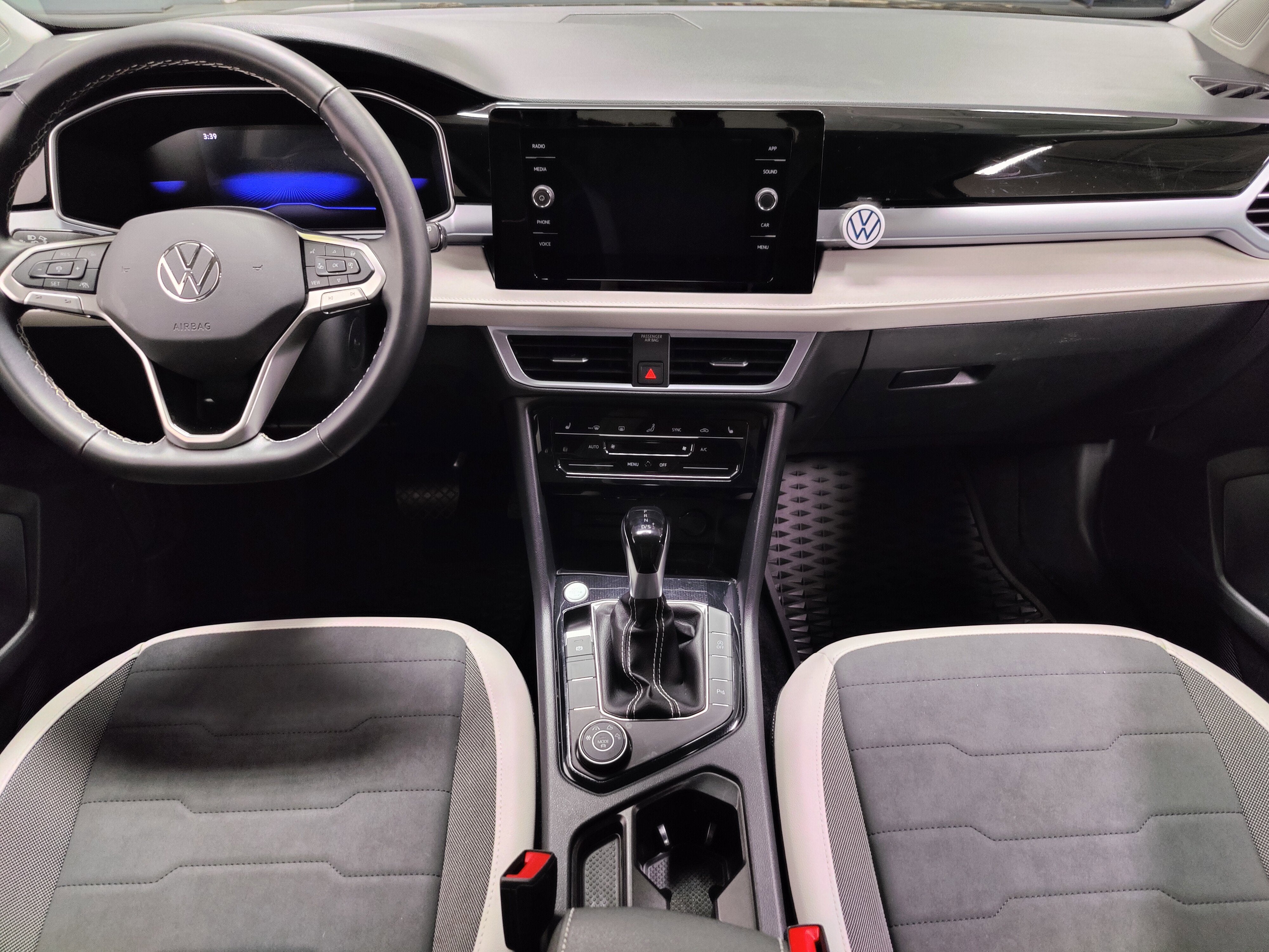 2025 Volkswagen Taos SE 4-Motion AWD