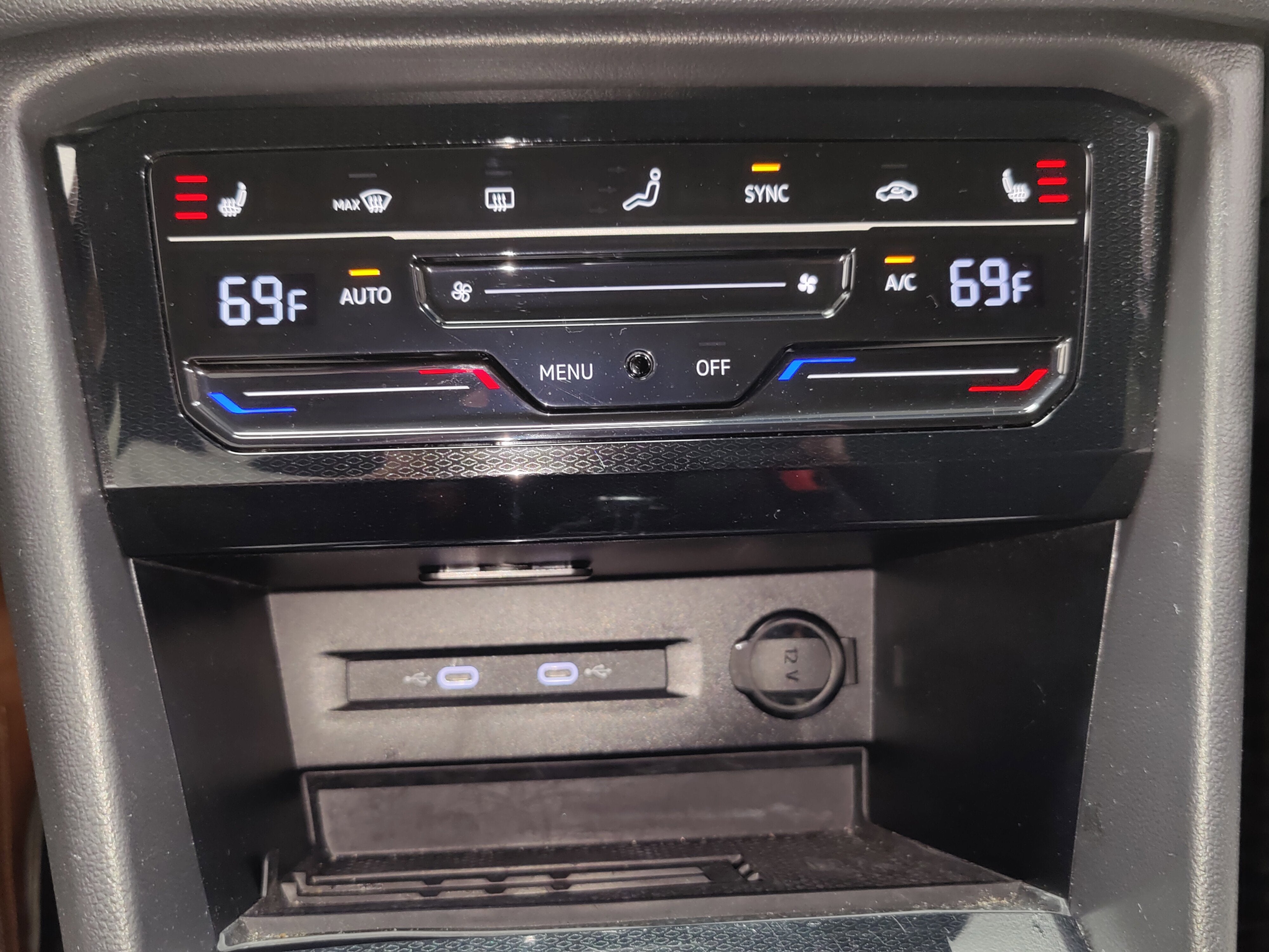 2025 Volkswagen Taos SE 4-Motion AWD