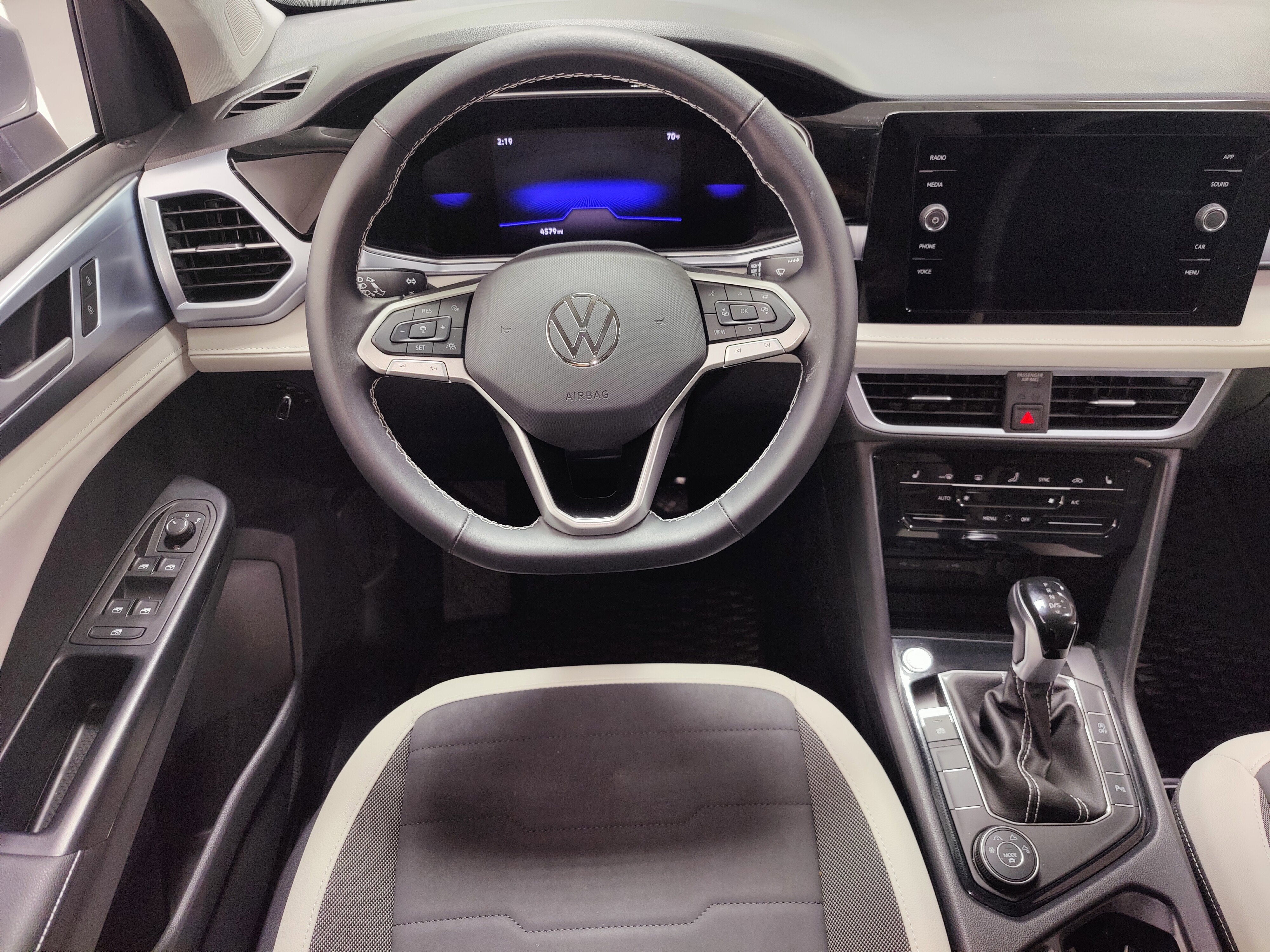 2025 Volkswagen Taos SE 4-Motion AWD