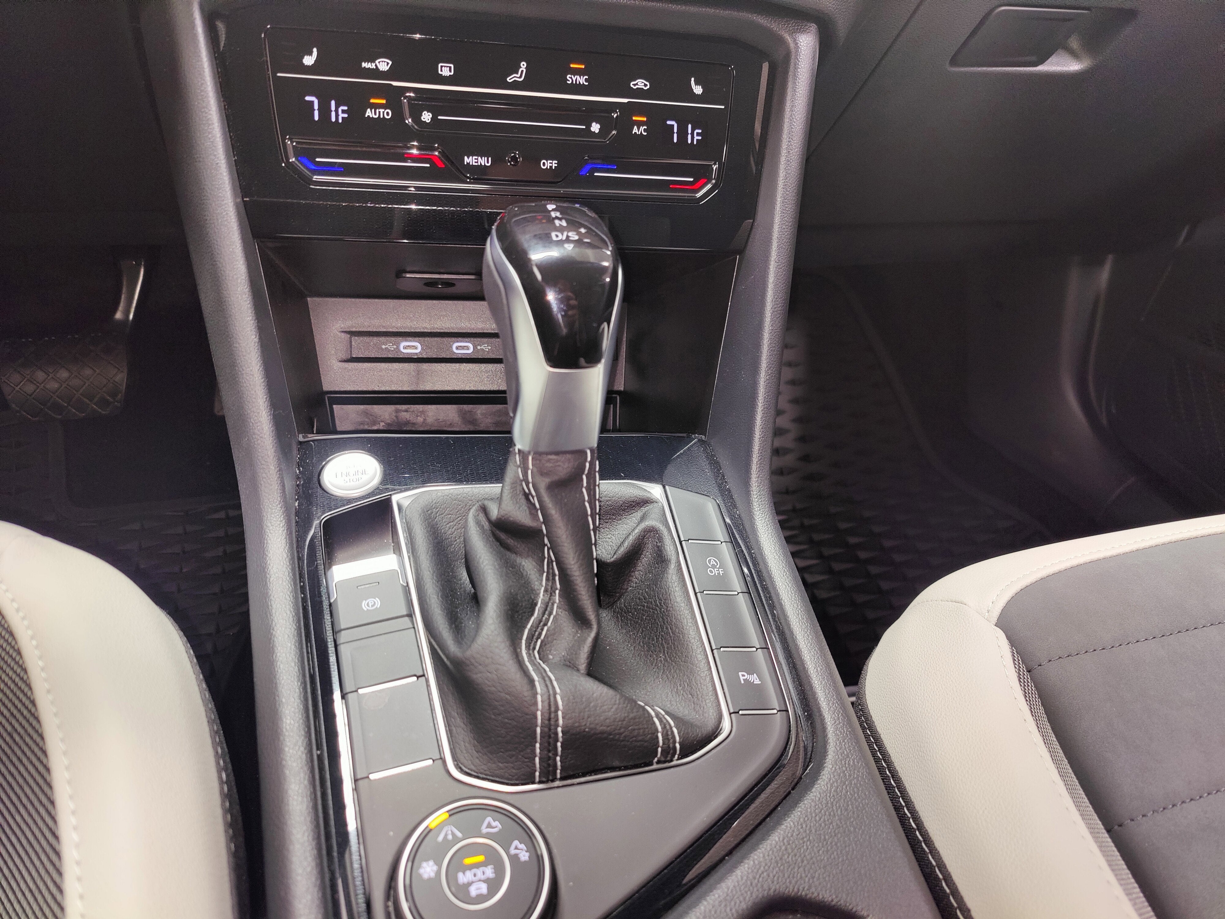 2025 Volkswagen Taos SE 4-Motion AWD